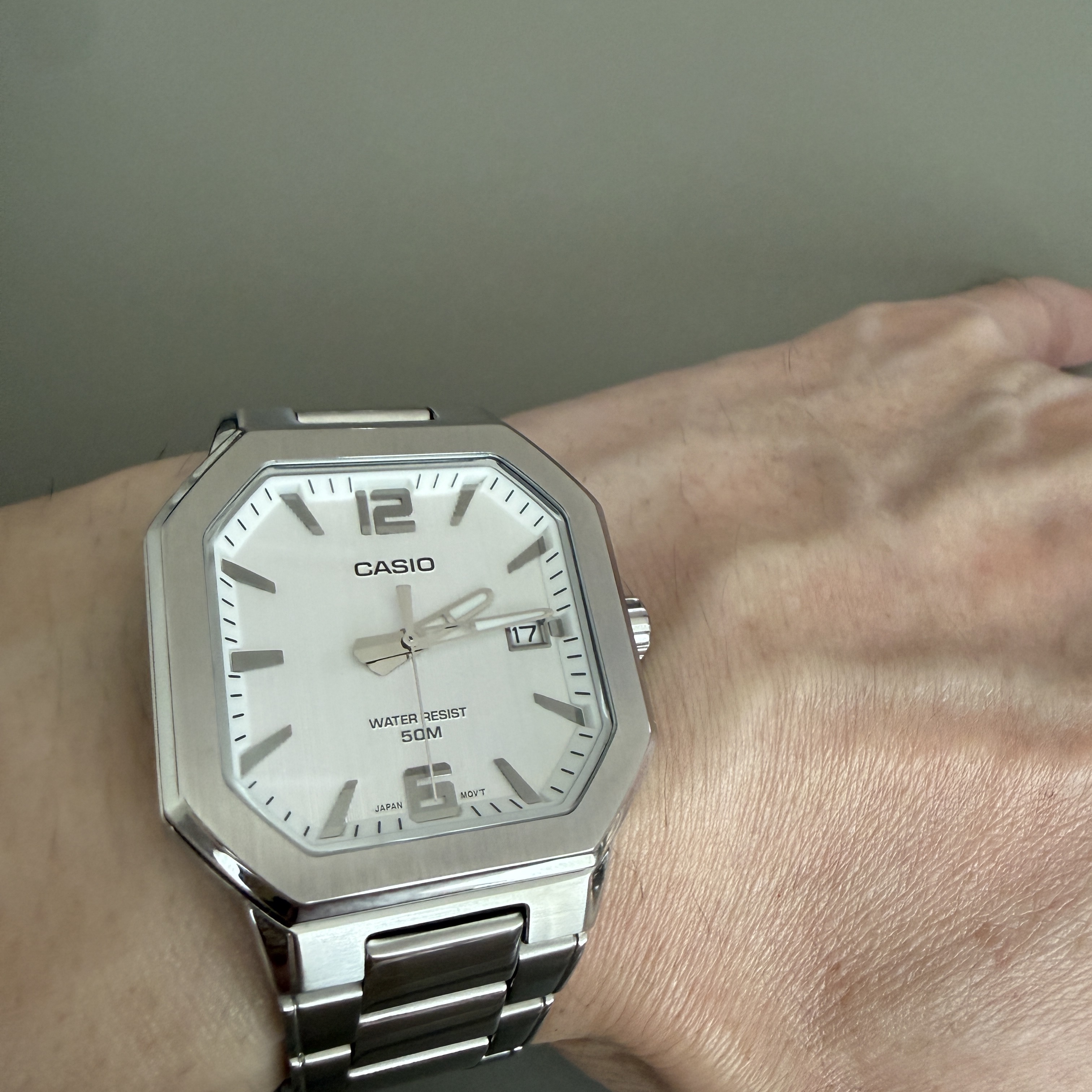 Casio MTP-B195D-7AV 착용 스타일