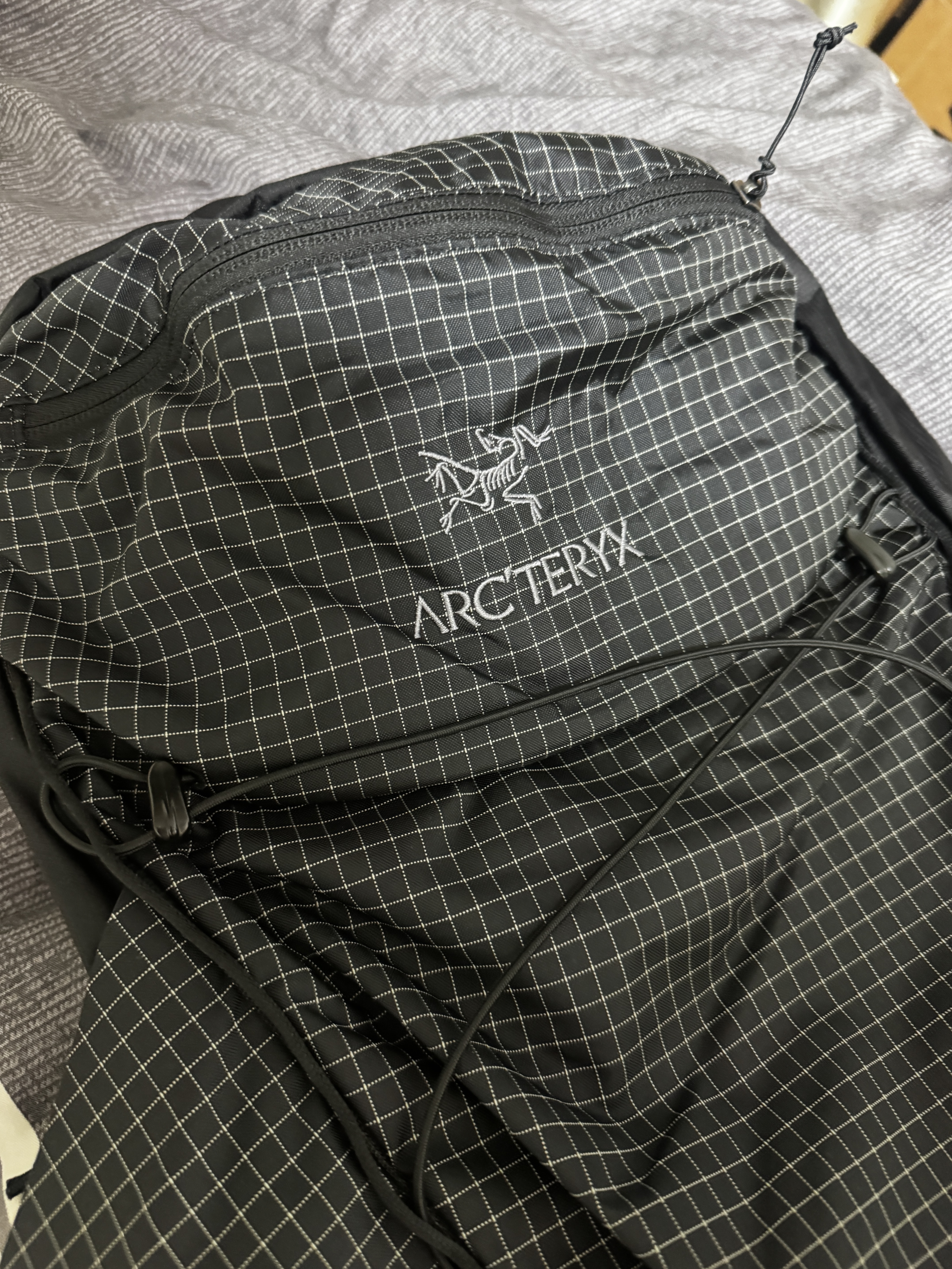 Arc'teryx Aerios 18 Backpack Black 착용 스타일 - 1