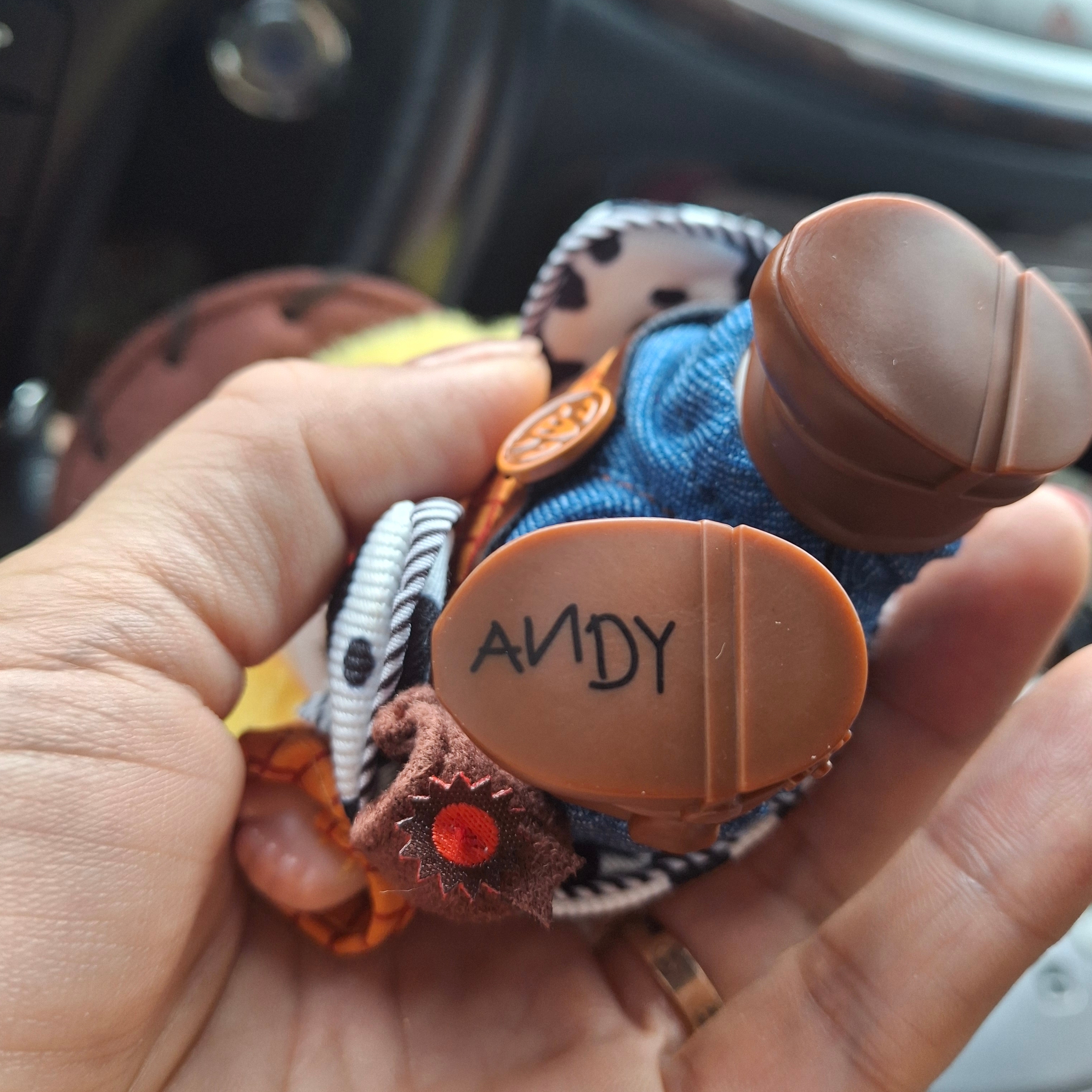 Pop Mart Dimoo World x Pixar Series Vinyl Plush Pendant Woody (Opened Case) 착용 스타일 - 2