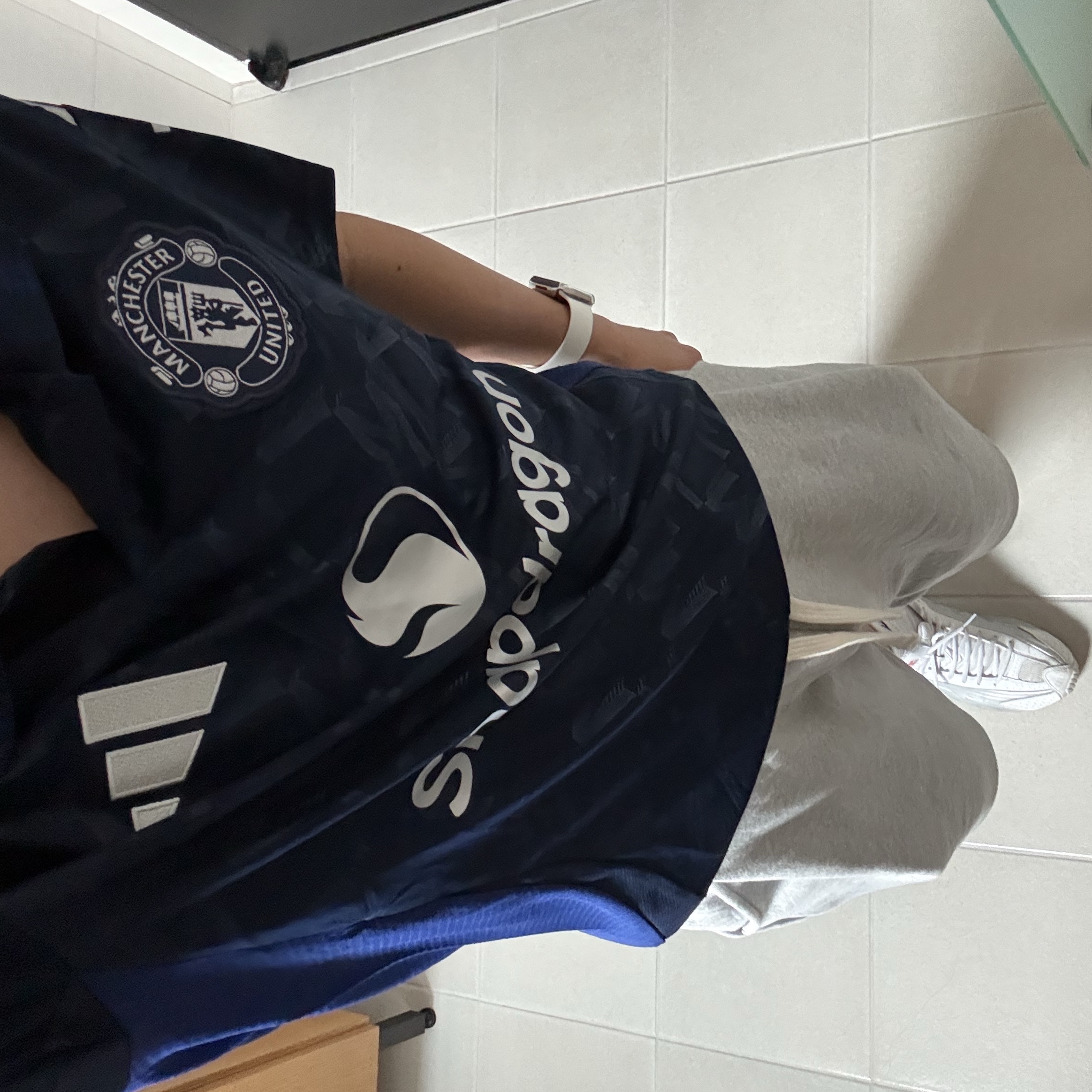 Adidas Manchester United 2024/25 Away Jersey Night Indigo - KR Sizing (Non Marking Ver.), Knitted Bermuda Traning Half Pants Melange Grey 착용 스타일 - 3