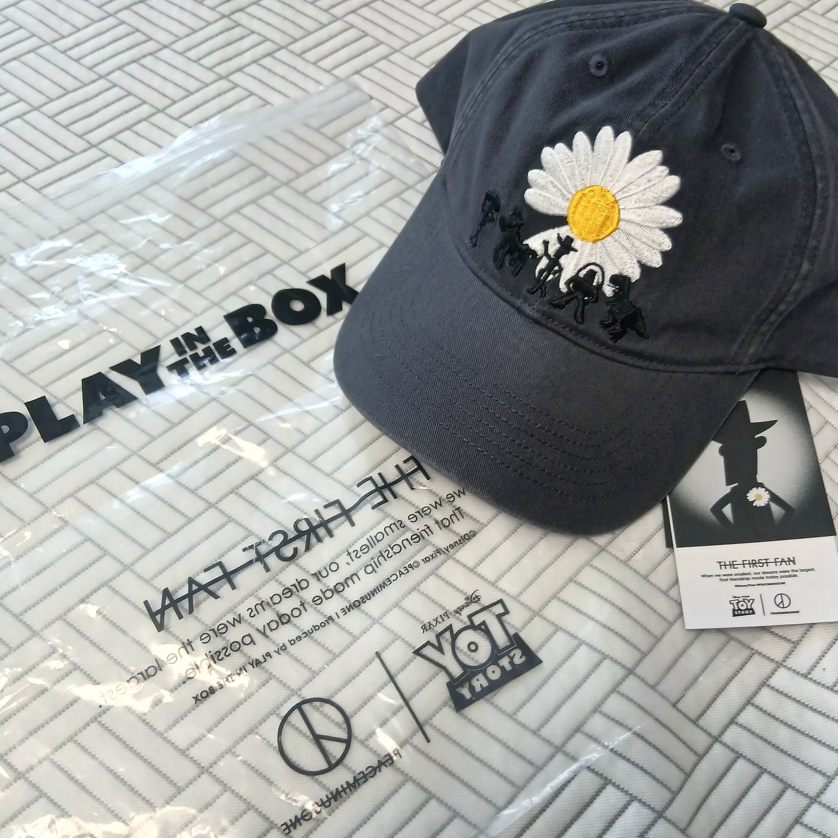 Peaceminusone x Toy Story The First Fan Cap 01 Dark Grey 착용 스타일 - 2