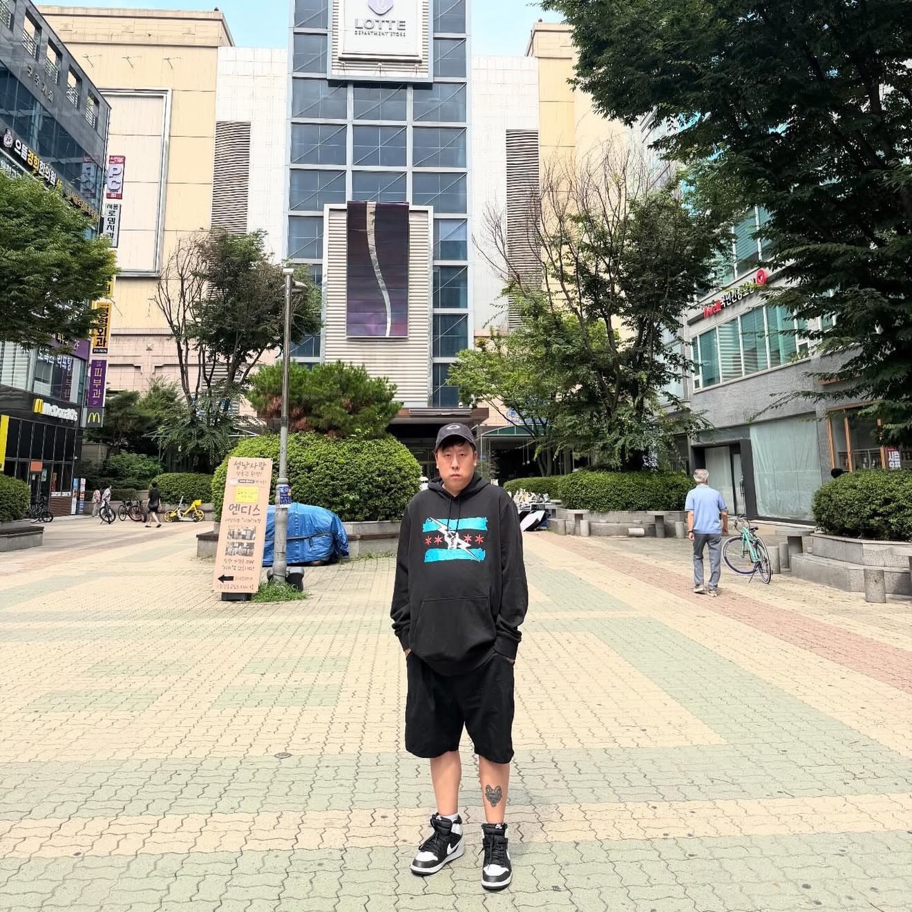 Oakley Remix Dad Hat Blackout 착용 스타일