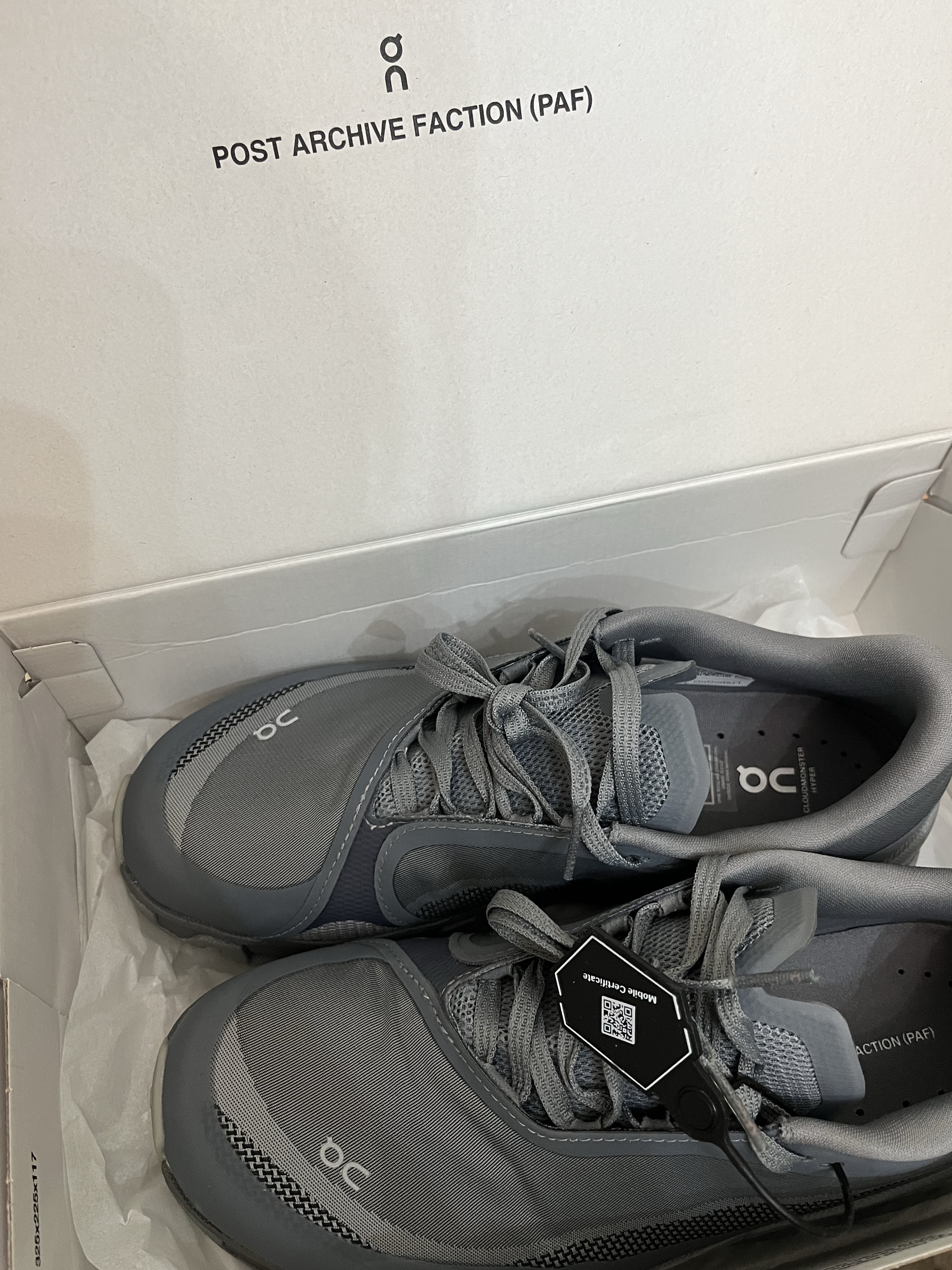 On Running x Post Archive Faction (Paf) Cloudmonster Hyper Phantom Apollo, Salomon Trailblazer 20 Cloudburst Paloma 착용 스타일 - 1