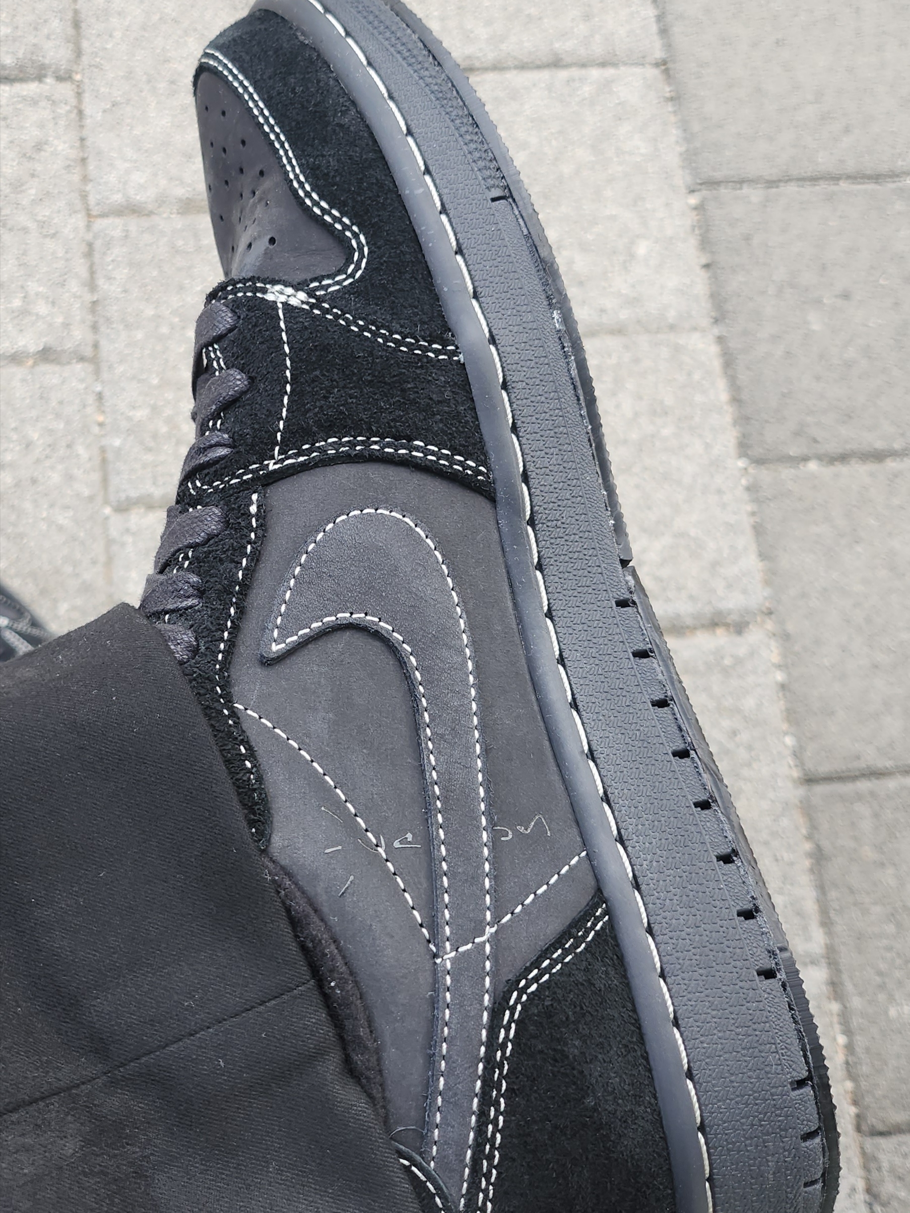 Jordan 1 x Travis Scott Retro Low OG SP Black Phantom 착용 스타일