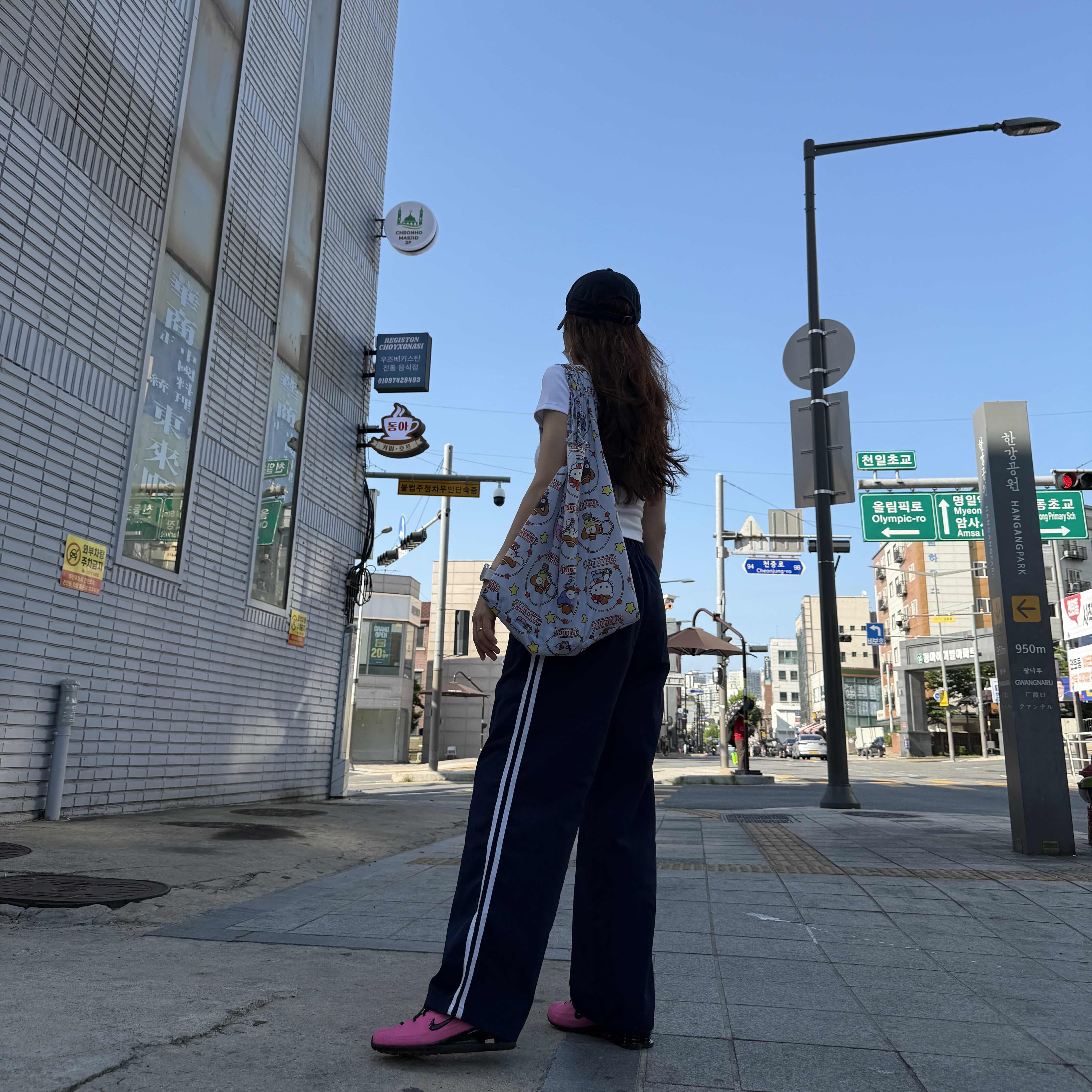 (W) Nike Shox Z Pinksicle Black, Nike Gym Club Duffle Bag 24L Elemental Pink White 착용 스타일 - 7