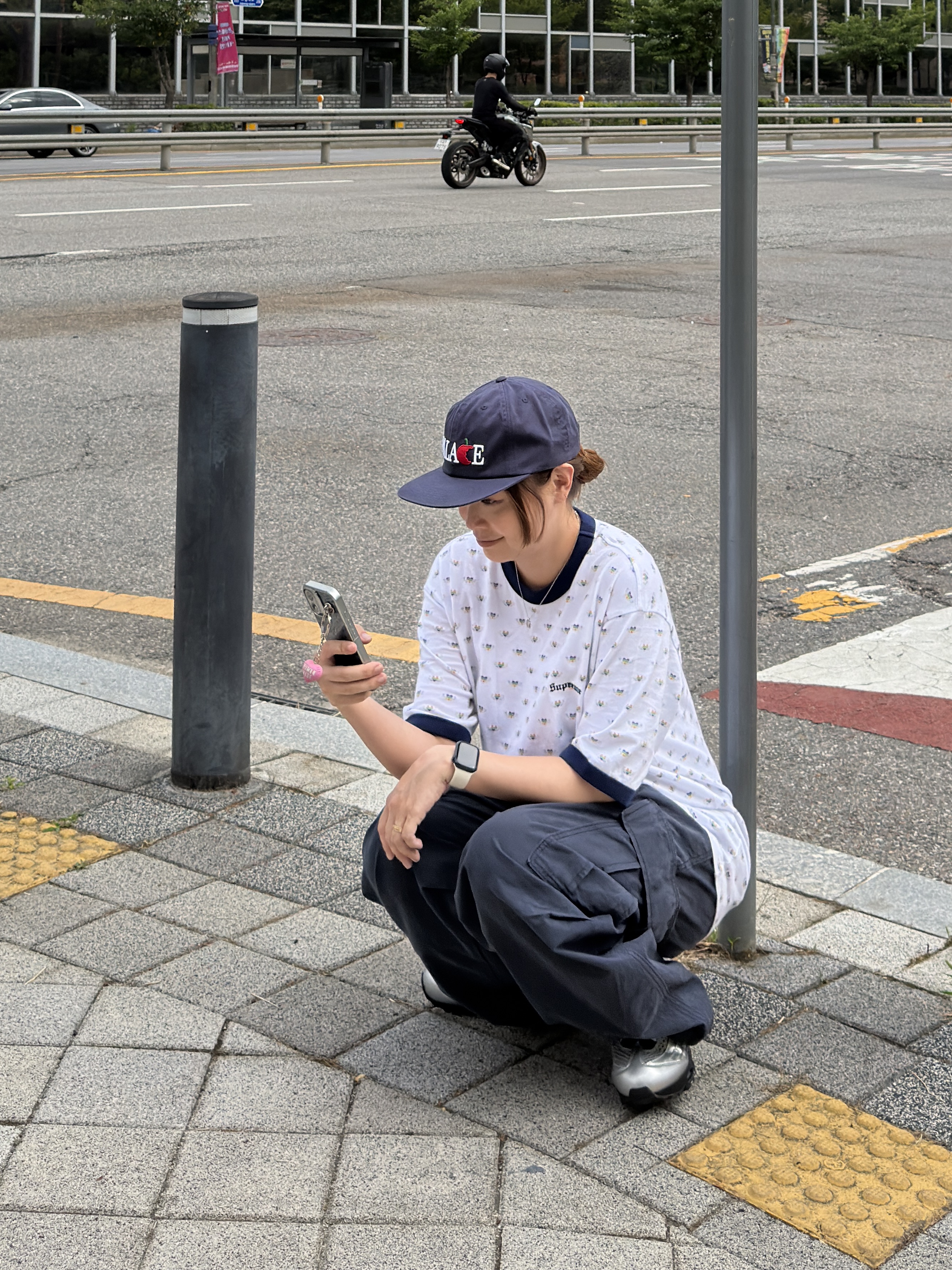 Supreme Hearts Intarsia Ringer T-Shirt White - 26SS, Palace Big Apple Pal Hat Navy - 26SS 착용 스타일 - 6