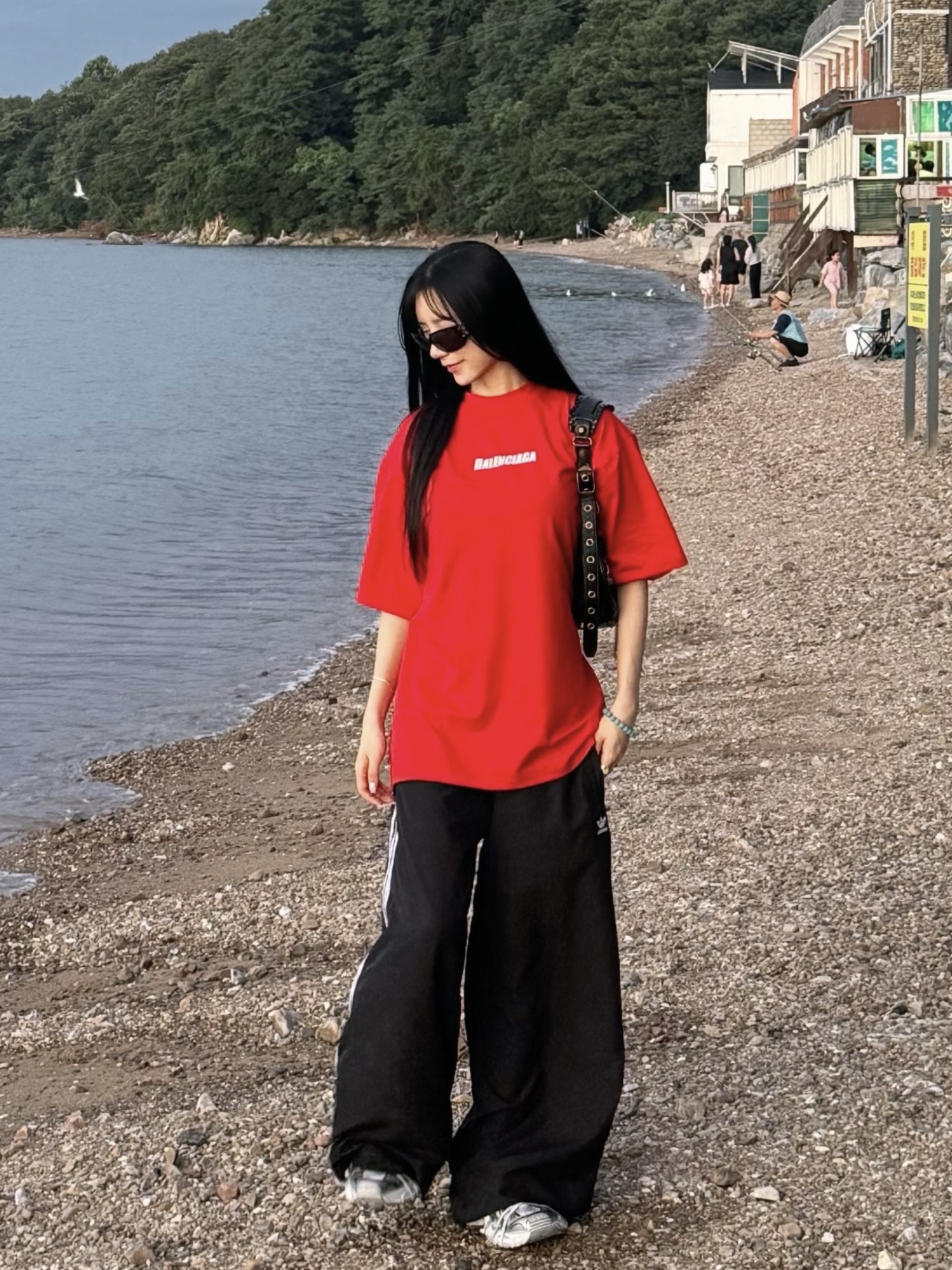 Balenciaga 3XL Sneakers White Black, Balenciaga Le Cagole Small Shoulder Bag Black 착용 스타일 - 2