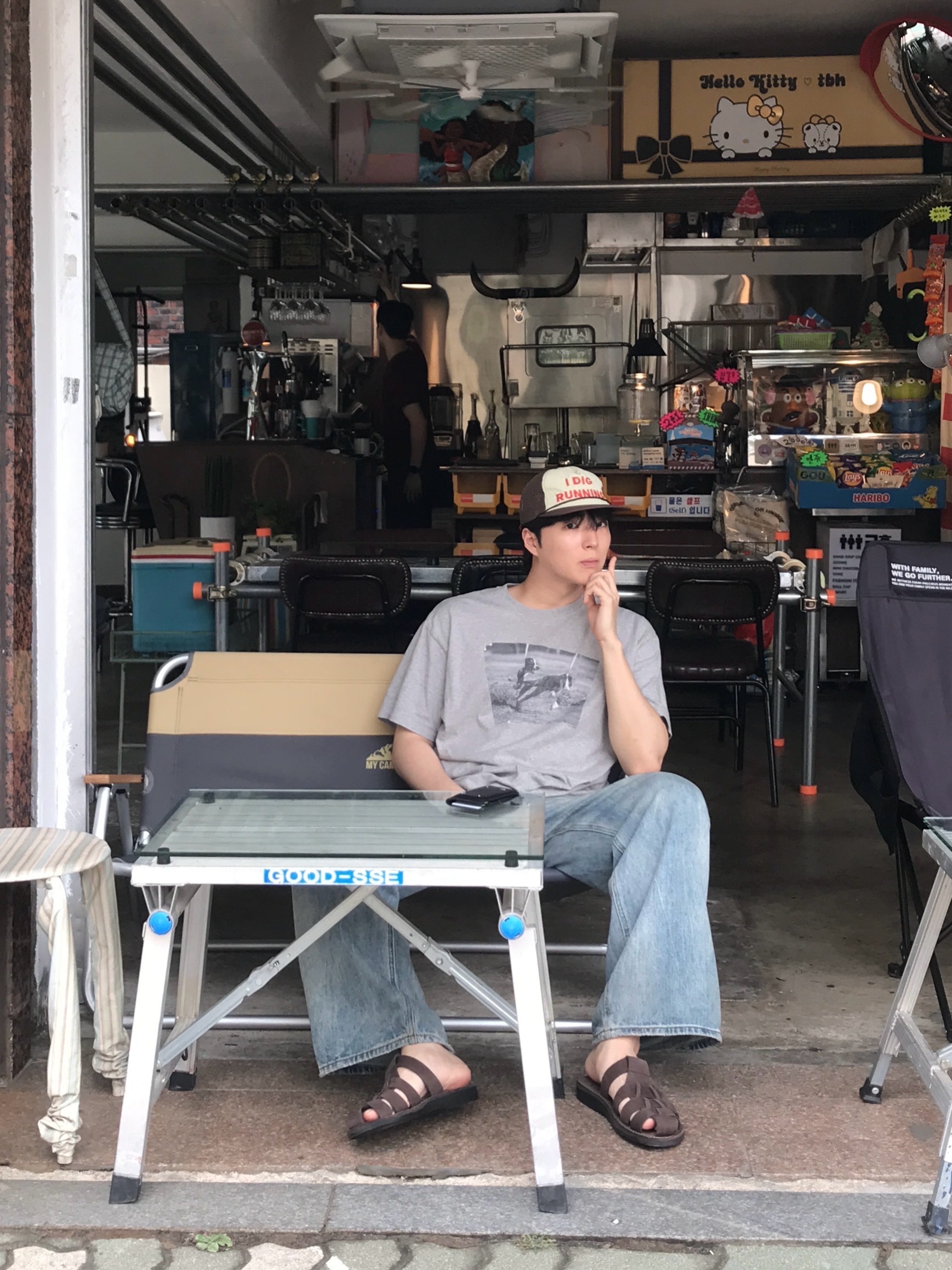 Alex Zono I Dig Running Trucker Hat OG Brown 착용 스타일 - 2