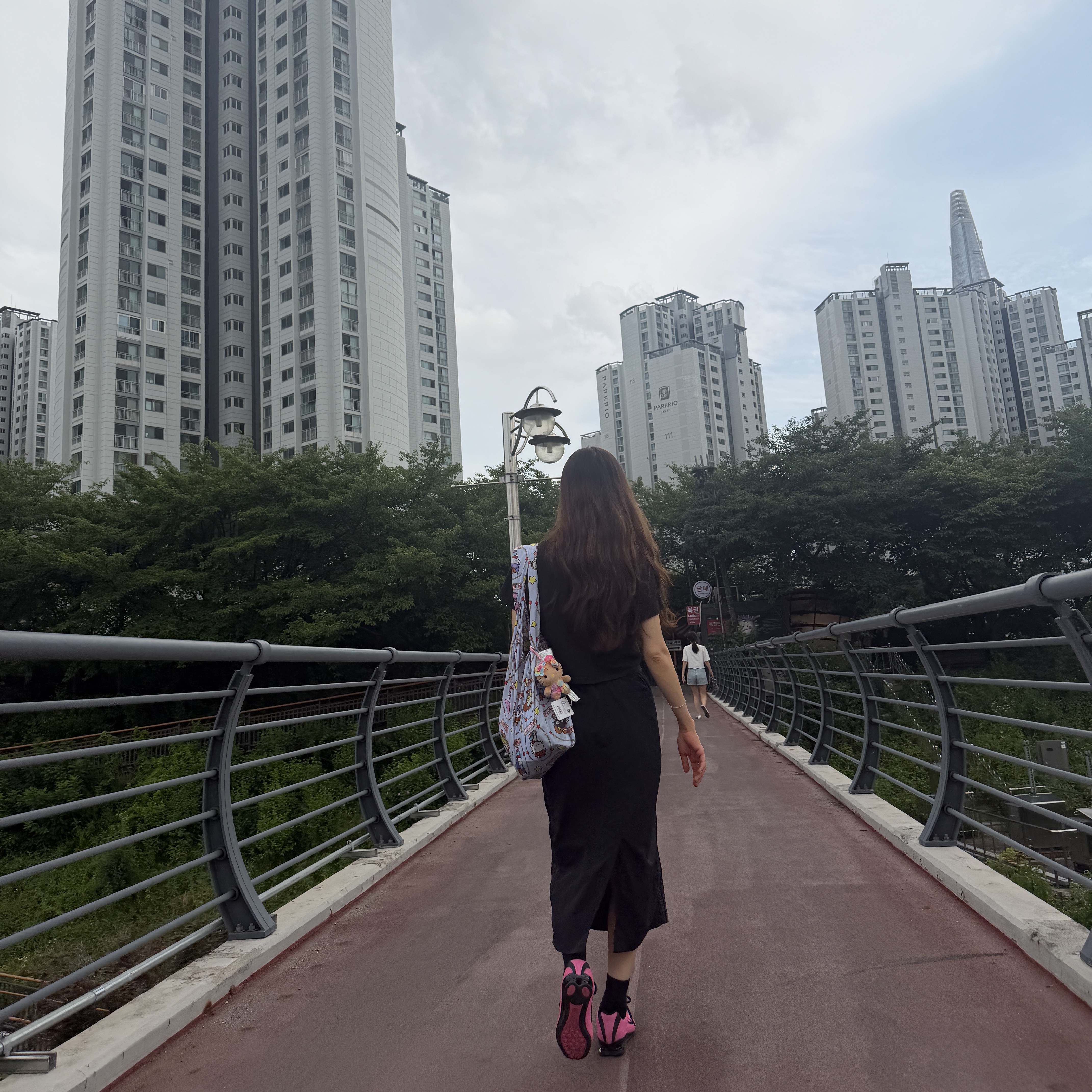 (W) Nike Shox Z Pinksicle Black, Nike Gym Club Duffle Bag 24L Elemental Pink White 착용 스타일 - 4