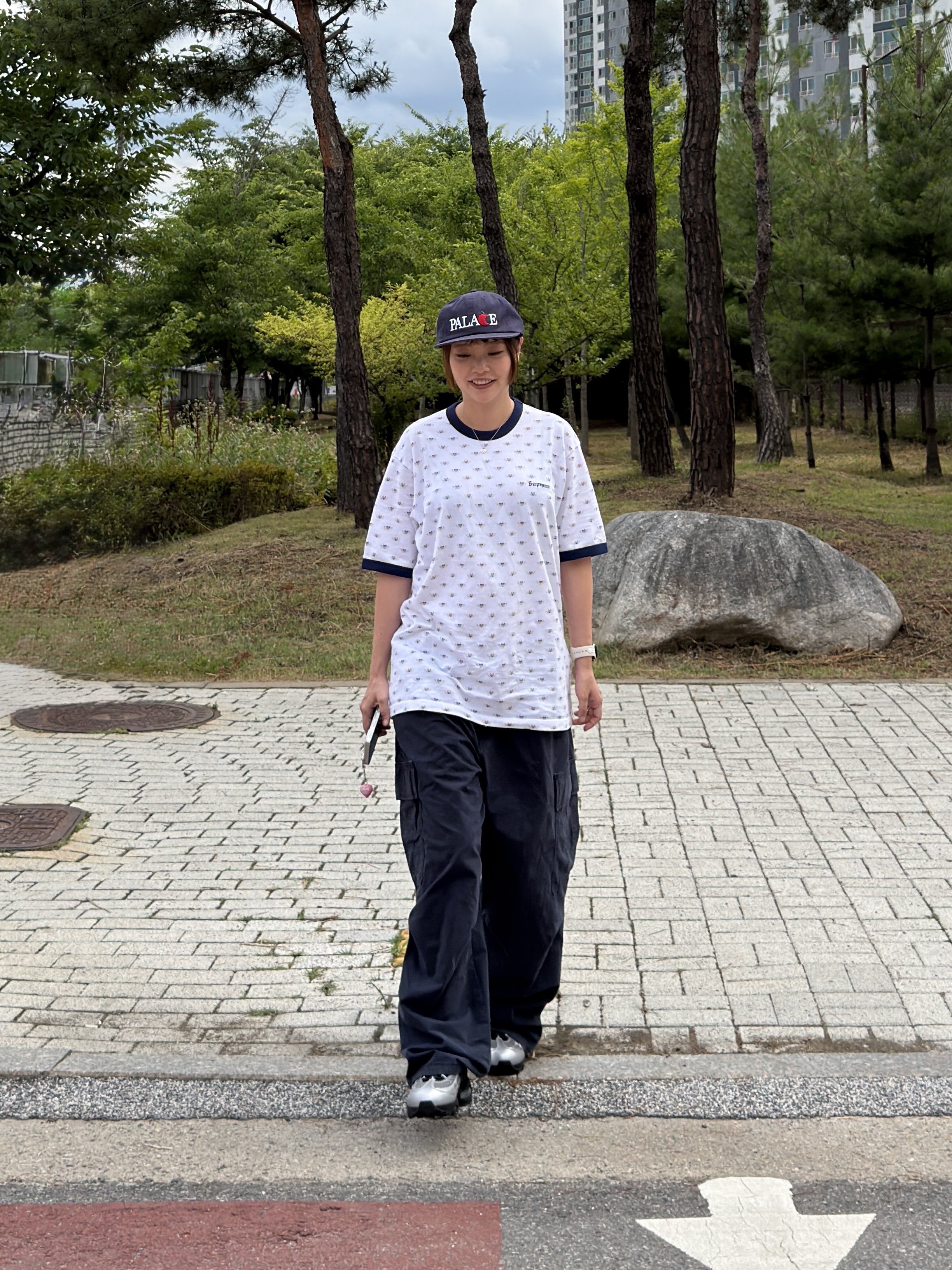 Supreme Hearts Intarsia Ringer T-Shirt White - 26SS, Palace Big Apple Pal Hat Navy - 26SS 착용 스타일 - 5