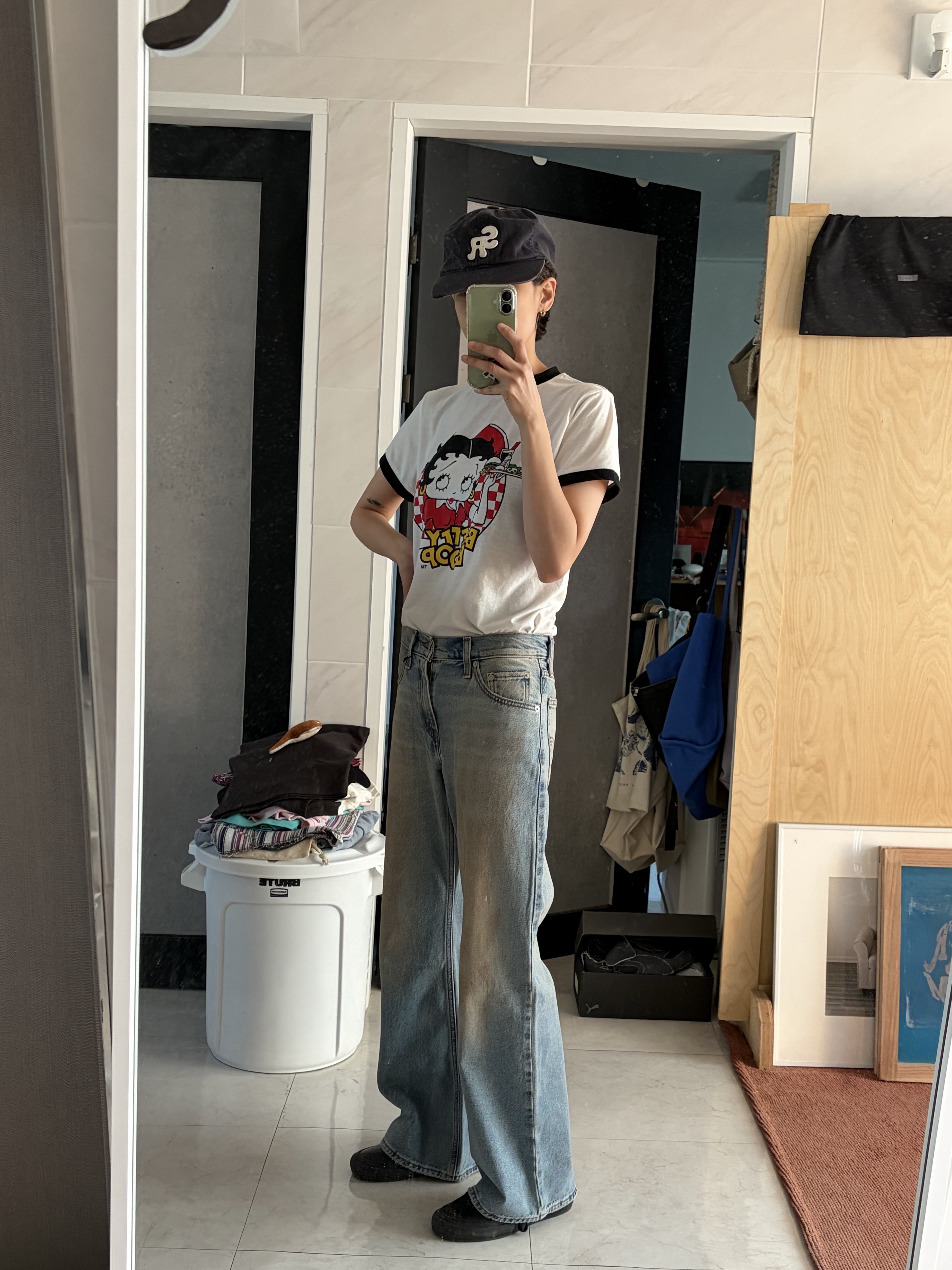 (W) Levi's Loose Boot Jeans Off Roading Medium Wash 착용 스타일