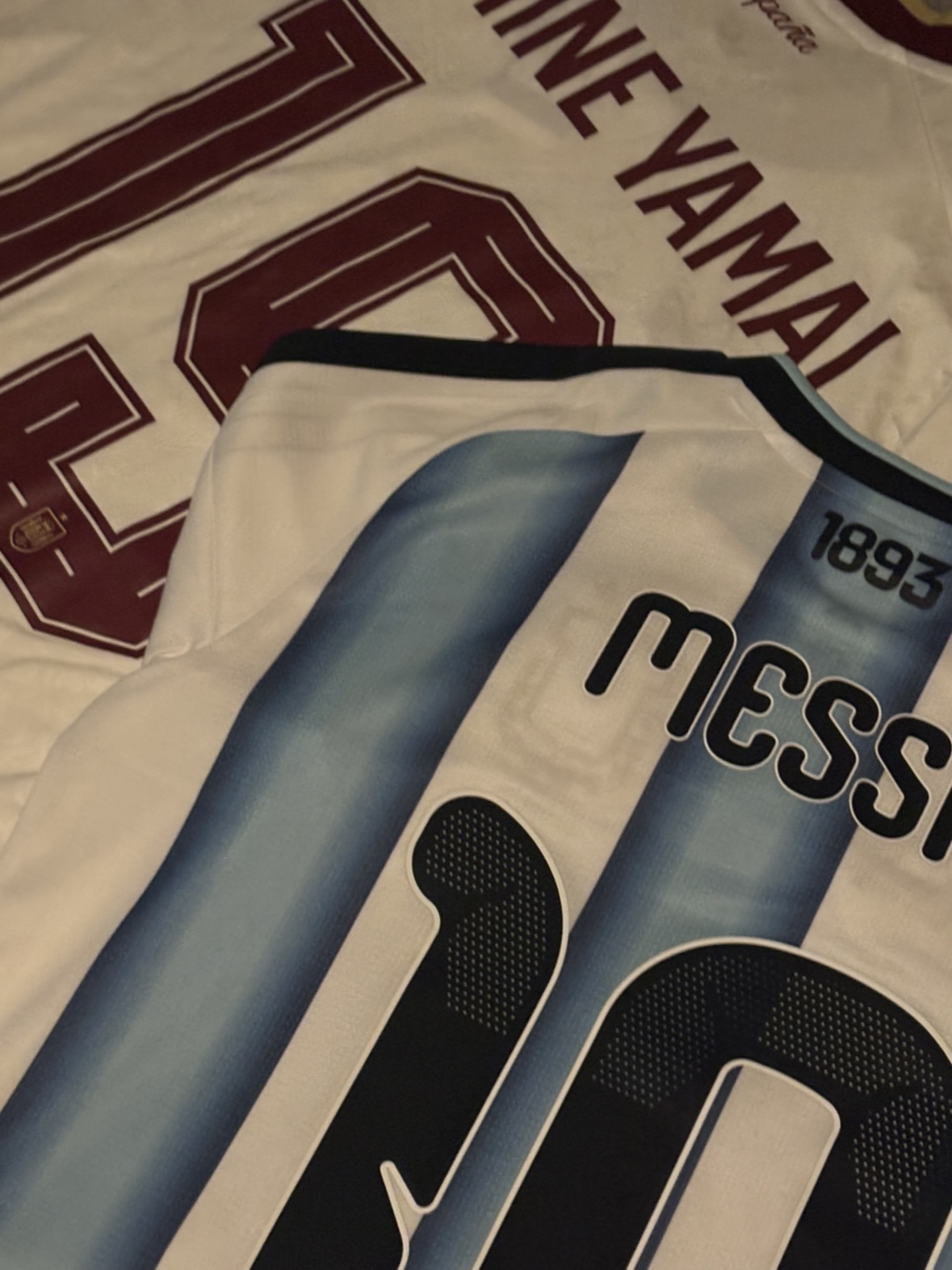 Adidas Argentina 2026 Home Jersey White Icey Blue - KR Sizing (Non Marking Ver.), Adidas Spain 2026 Away Jersey Off White - KR Sizing (Non Marking Ver.) 착용 스타일 - 3
