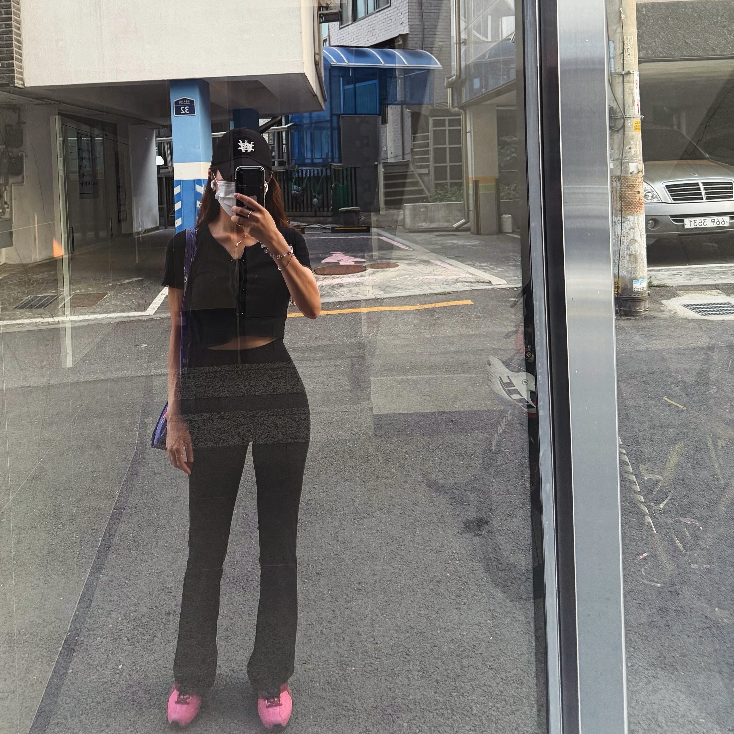 (W) Nike Shox Z Pinksicle Black, Nike Gym Club Duffle Bag 24L Elemental Pink White 착용 스타일 - 3