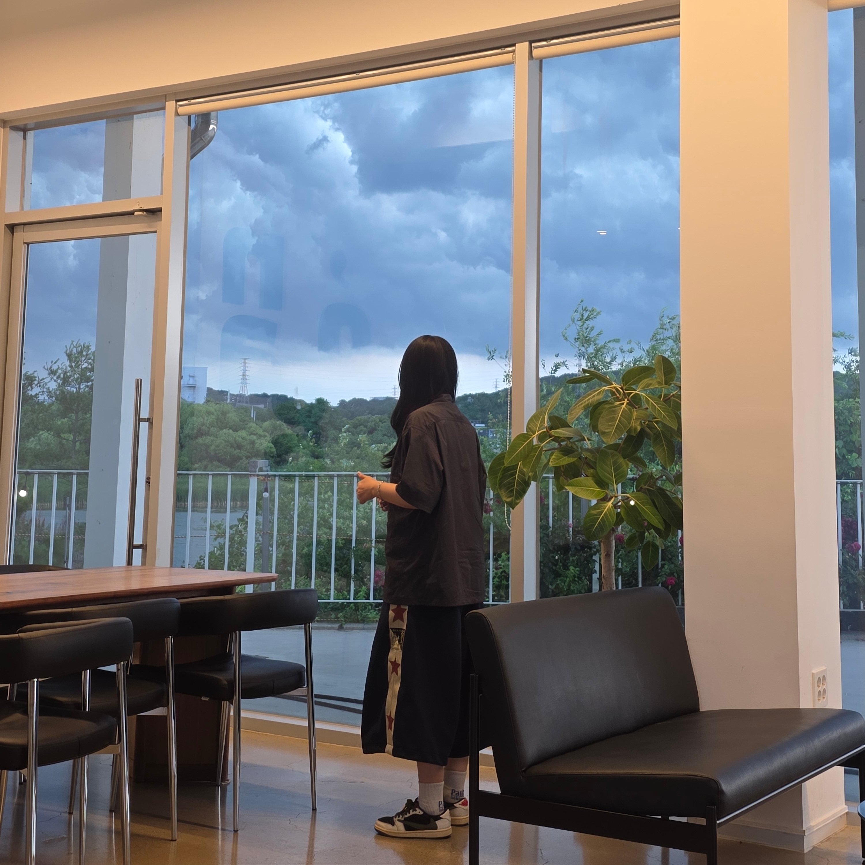 Kapital Smooth Jersey Kome Kome Track Jorts Betsy Ross Navy Red, The North Face Purple Label Nylon Taffeta Field Short Sleeve Shirt Light Gray 착용 스타일 - 1