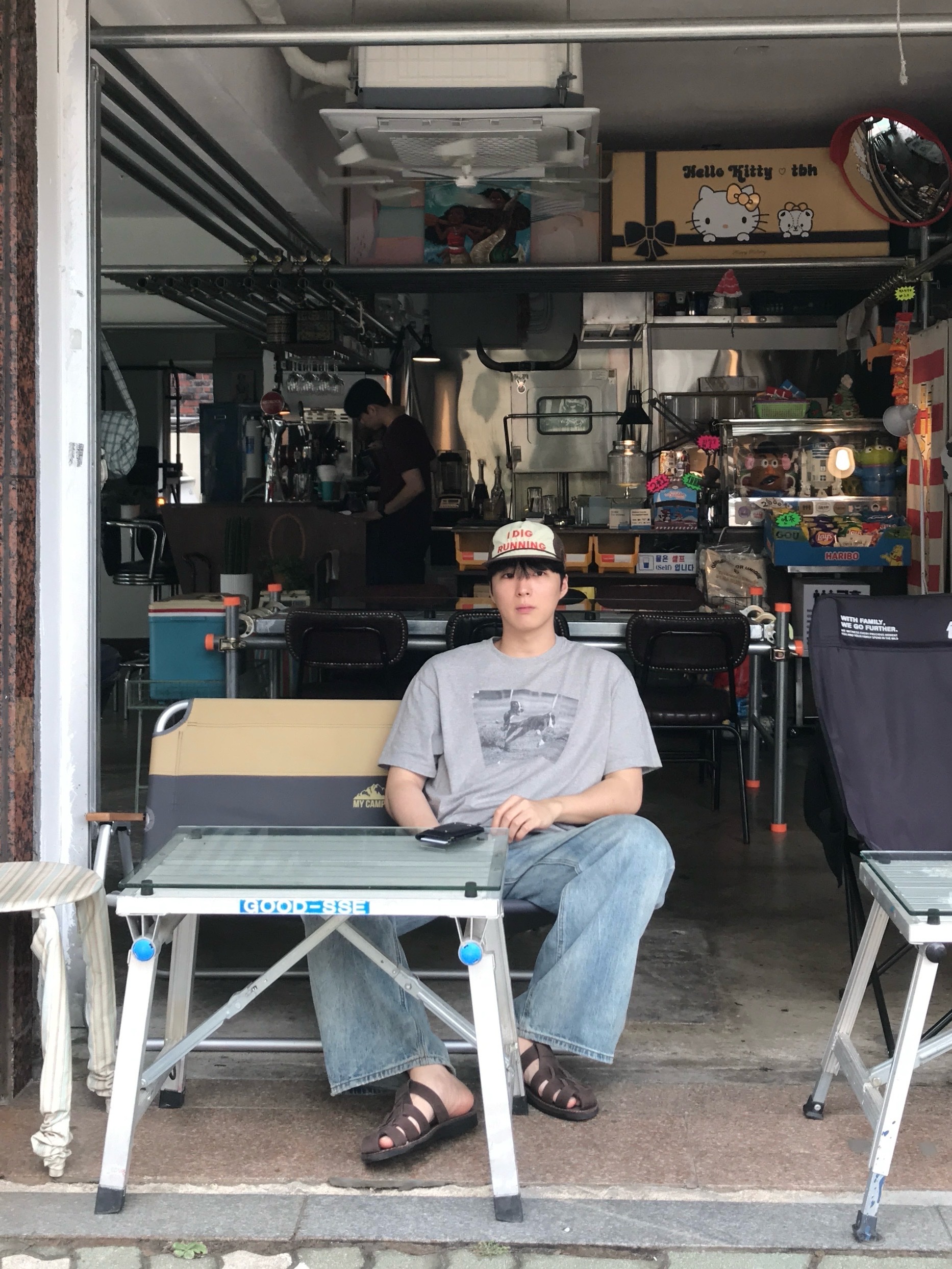 Alex Zono I Dig Running Trucker Hat OG Brown 착용 스타일 - 1