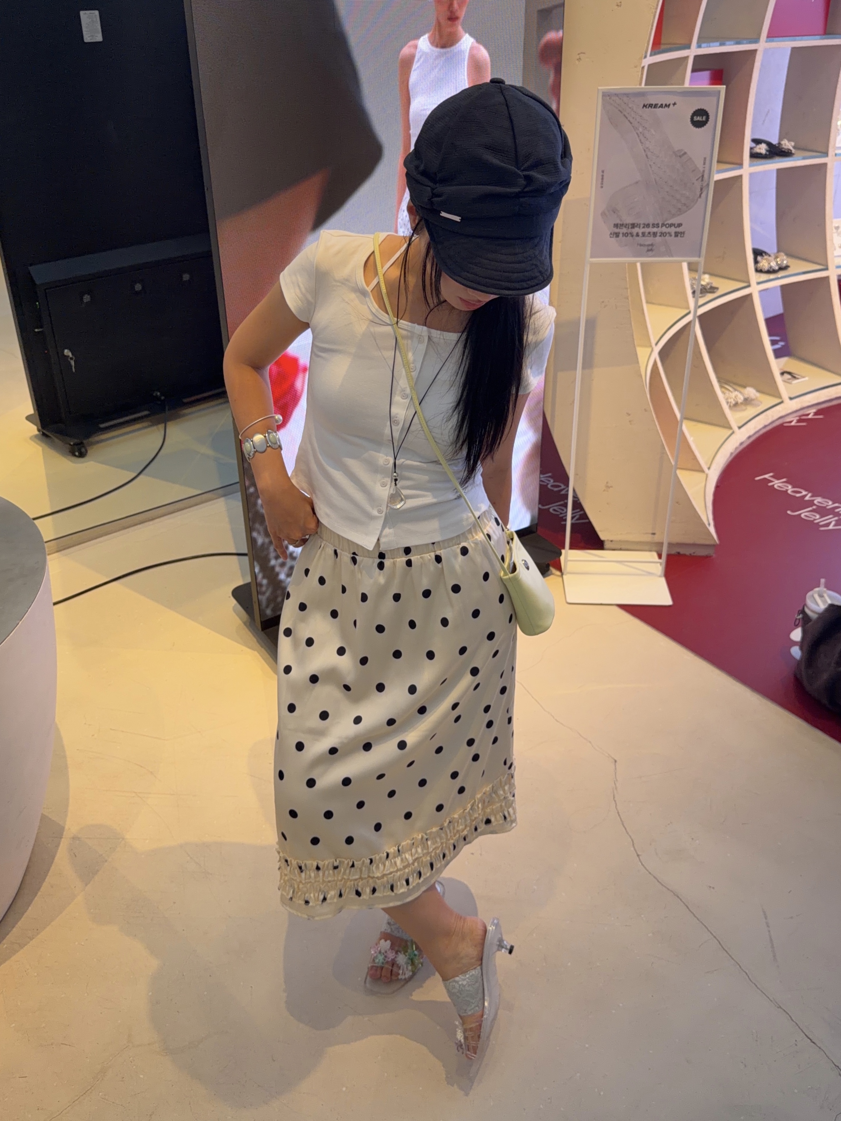 (W) Miseki Seoul Pleats Shirring Cap Black 착용 스타일 - 7