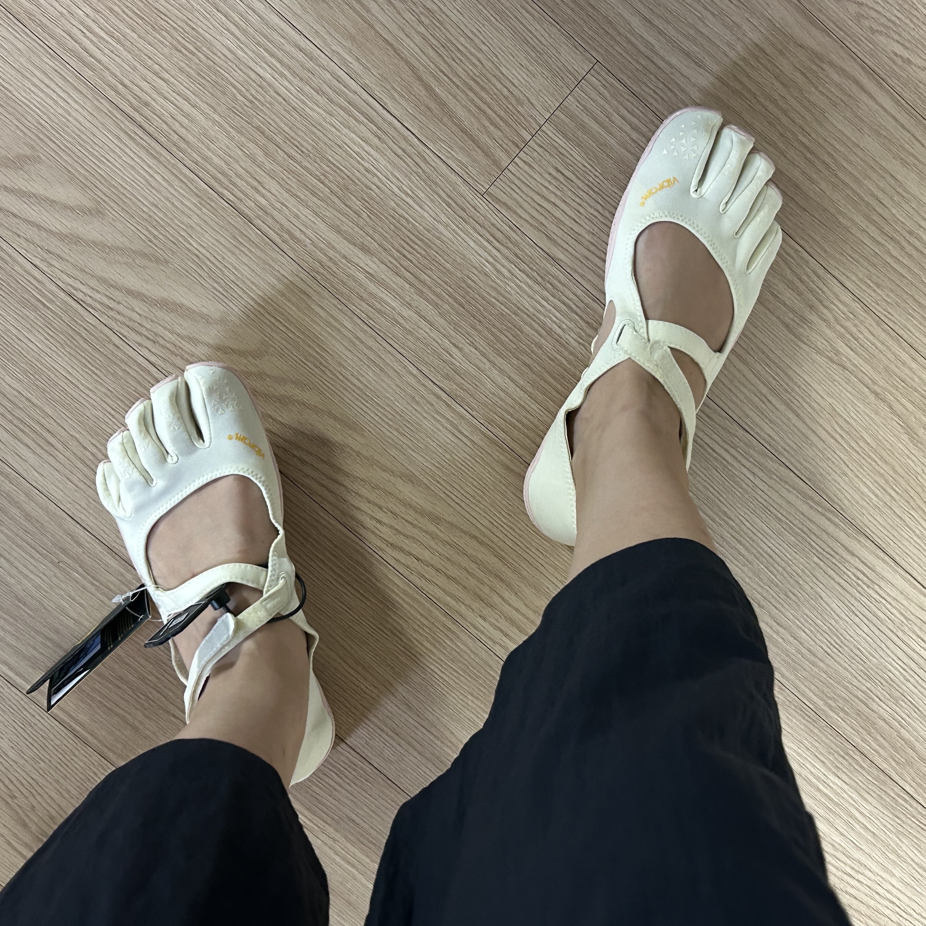 (W) Vibram Fivefingers V-Soul Ivory Dusty Pink 착용 스타일 - 1