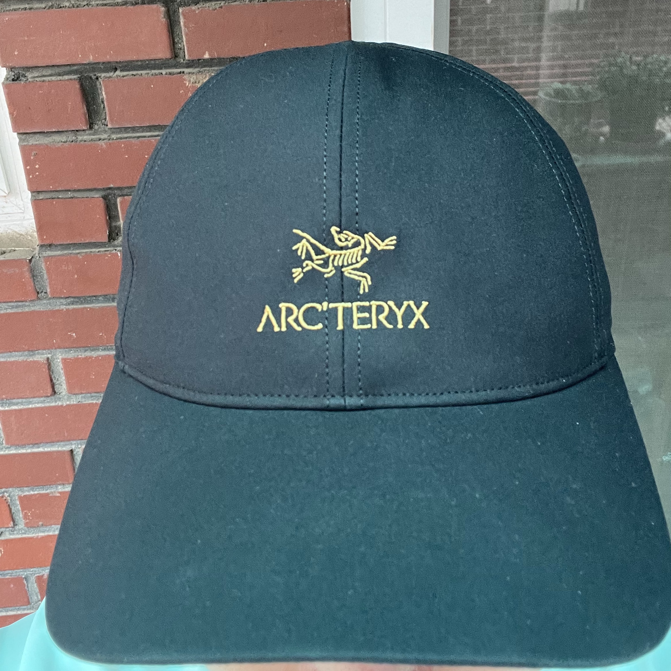 Arc'teryx Bird Word Cap 24K Black 착용 스타일