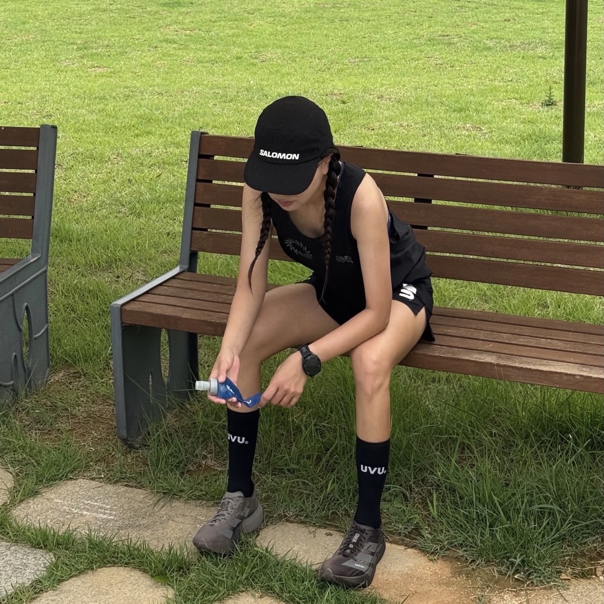 UVU Running Vest Black, UVU Split Shorts Black 착용 스타일 - 1
