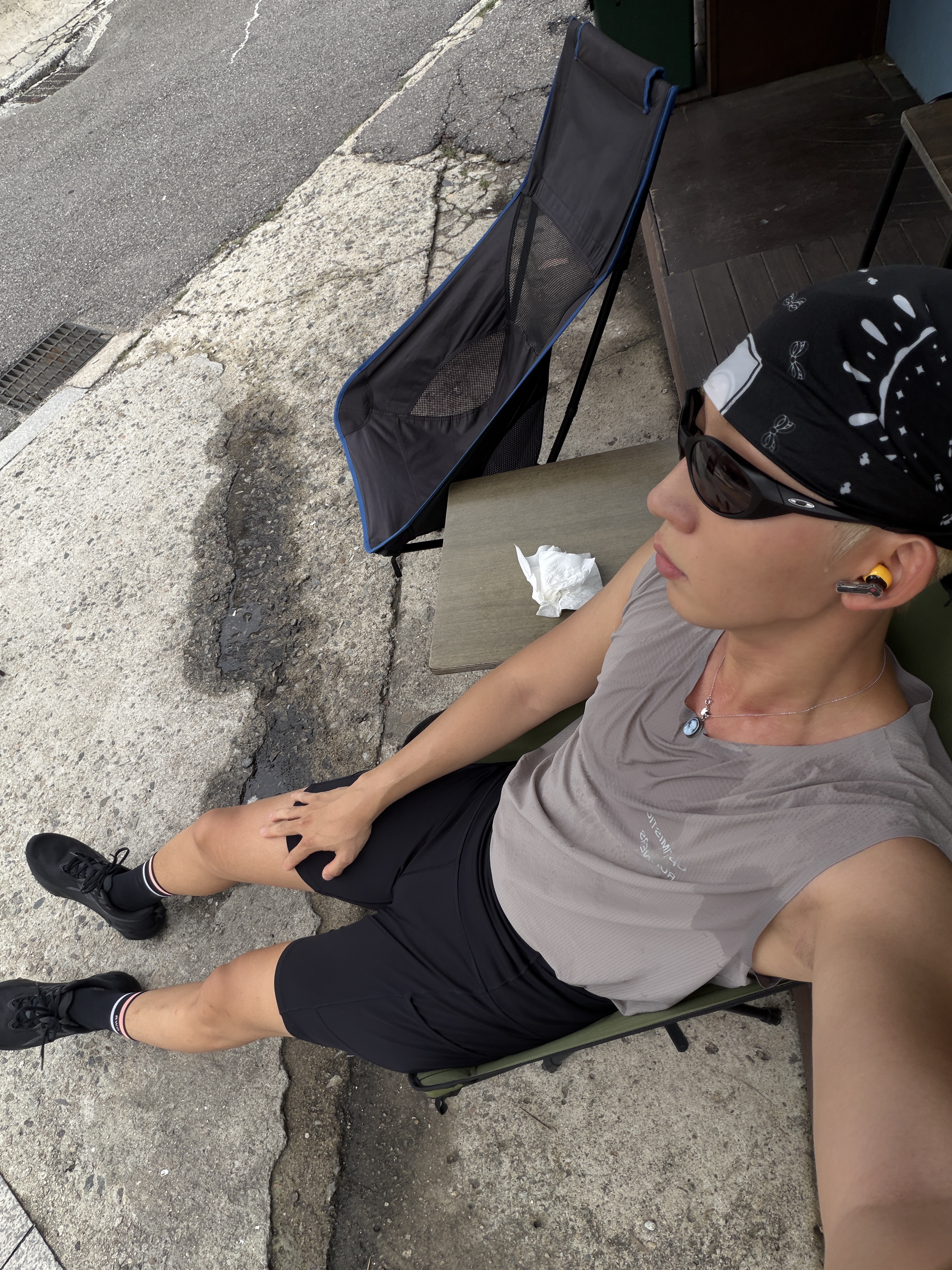 Asics Novablast 5 Black Carrier Grey, Oakley Eye Jacket Redux Matte Black Frame Prizm Grey Lenses High Bridge Fit 착용 스타일