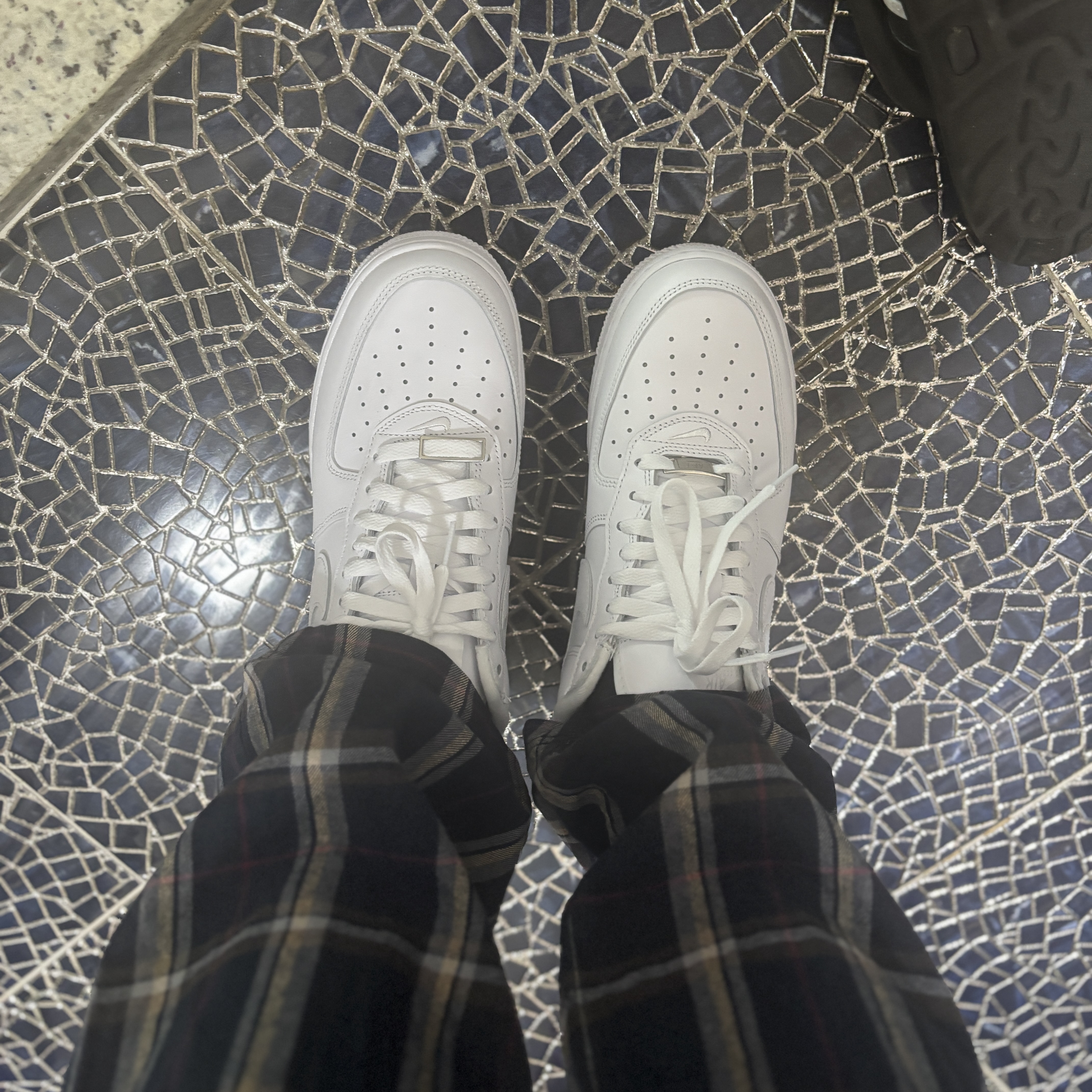 Nike x Supreme Air Force 1 Low White 착용 스타일 - 2