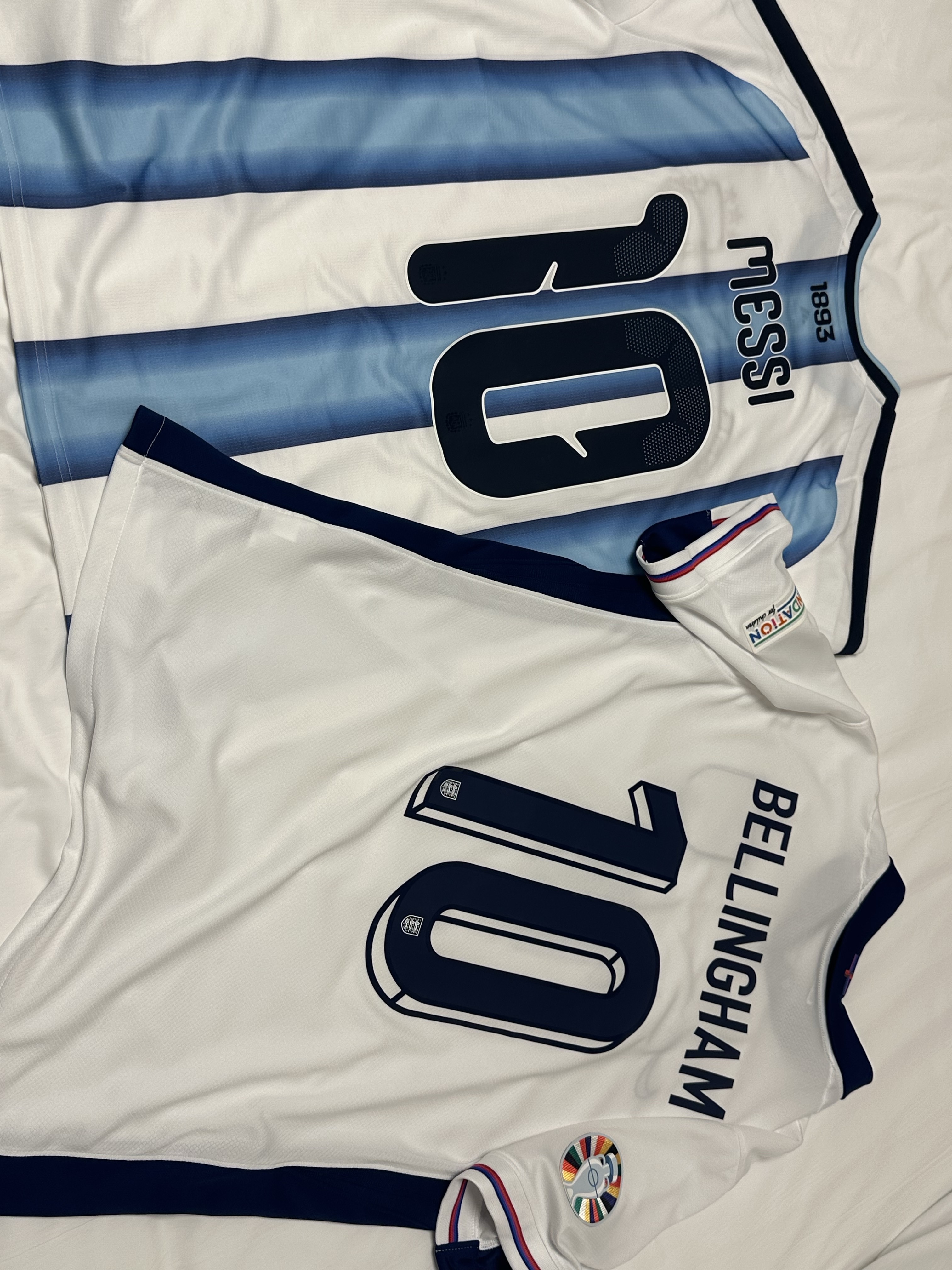 Adidas Argentina 2026 Home Jersey White Icey Blue - KR Sizing (Non Marking Ver.), Nike England 2024/25 Dri-Fit Stadium Home Replica Jersey White Blue Void (Non Marking Ver.) 착용 스타일