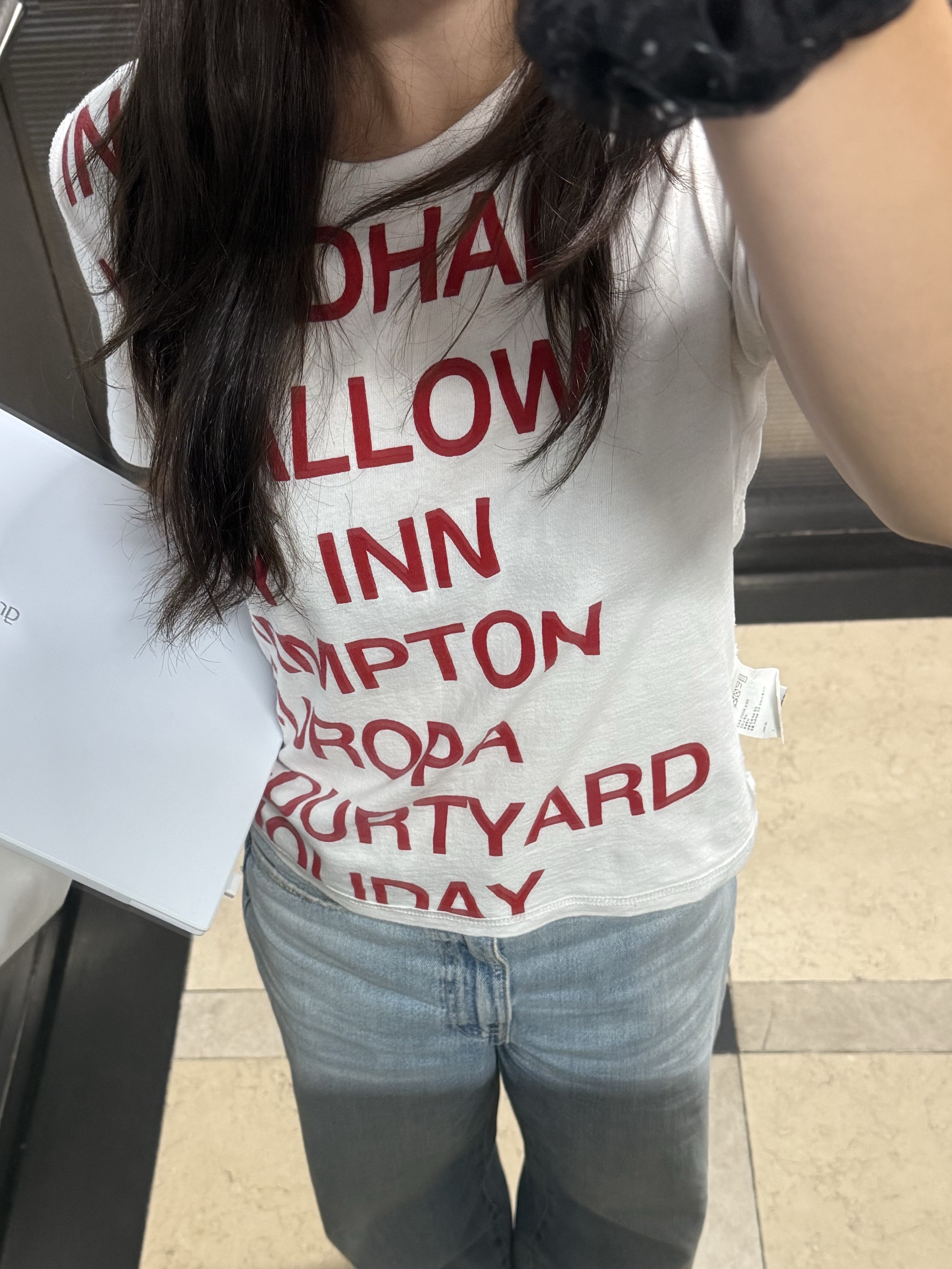 [KREAM 단독] Safarispot Women 1/2 Highway Inn T-Shirt White Red 착용 스타일