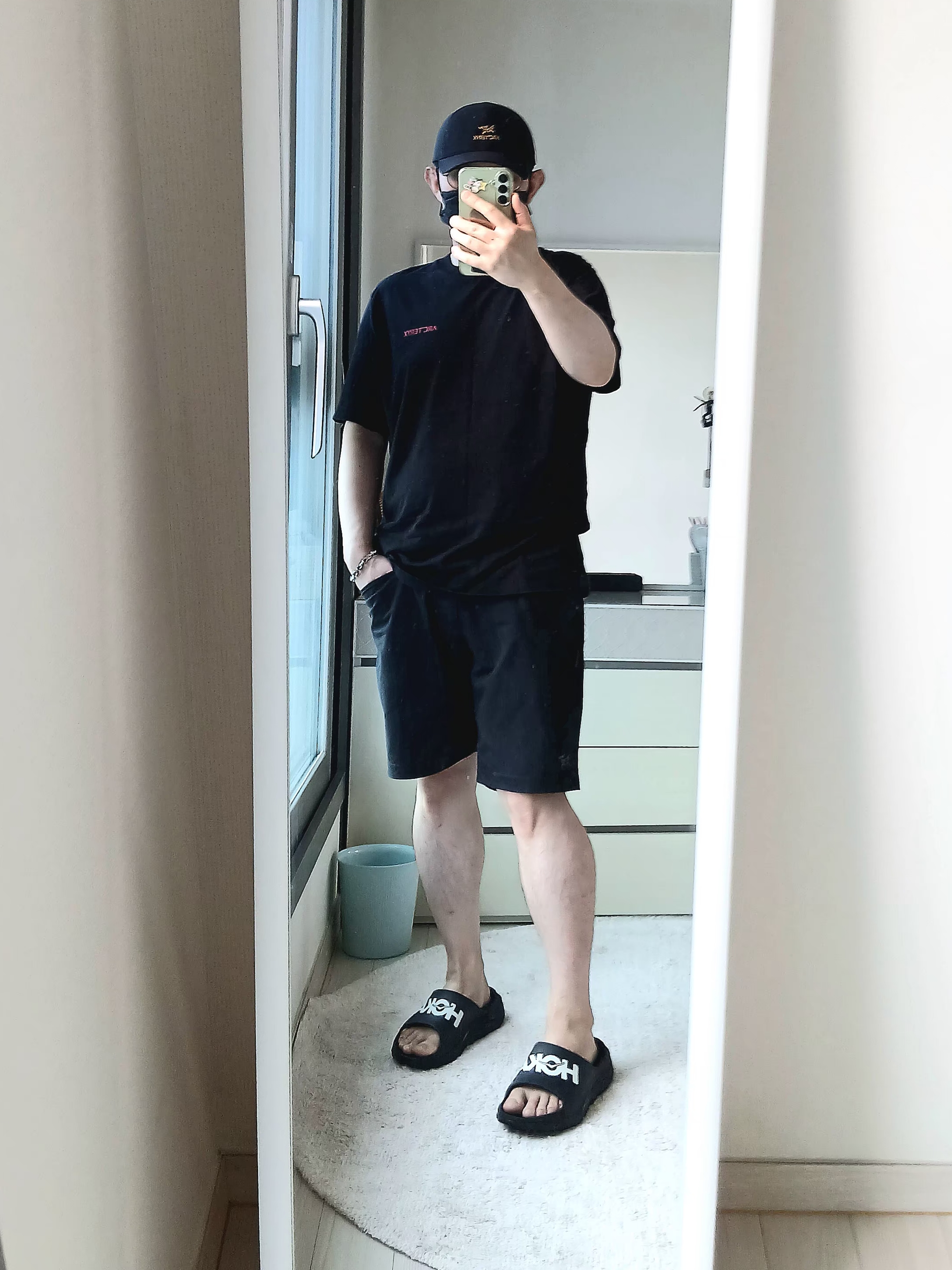 Arc'teryx Bird Word Cap 24K Black, Arc'teryx Kragg SL Cotton Blurred Bird SS T-Shirt Black Dynasty 착용 스타일 - 10
