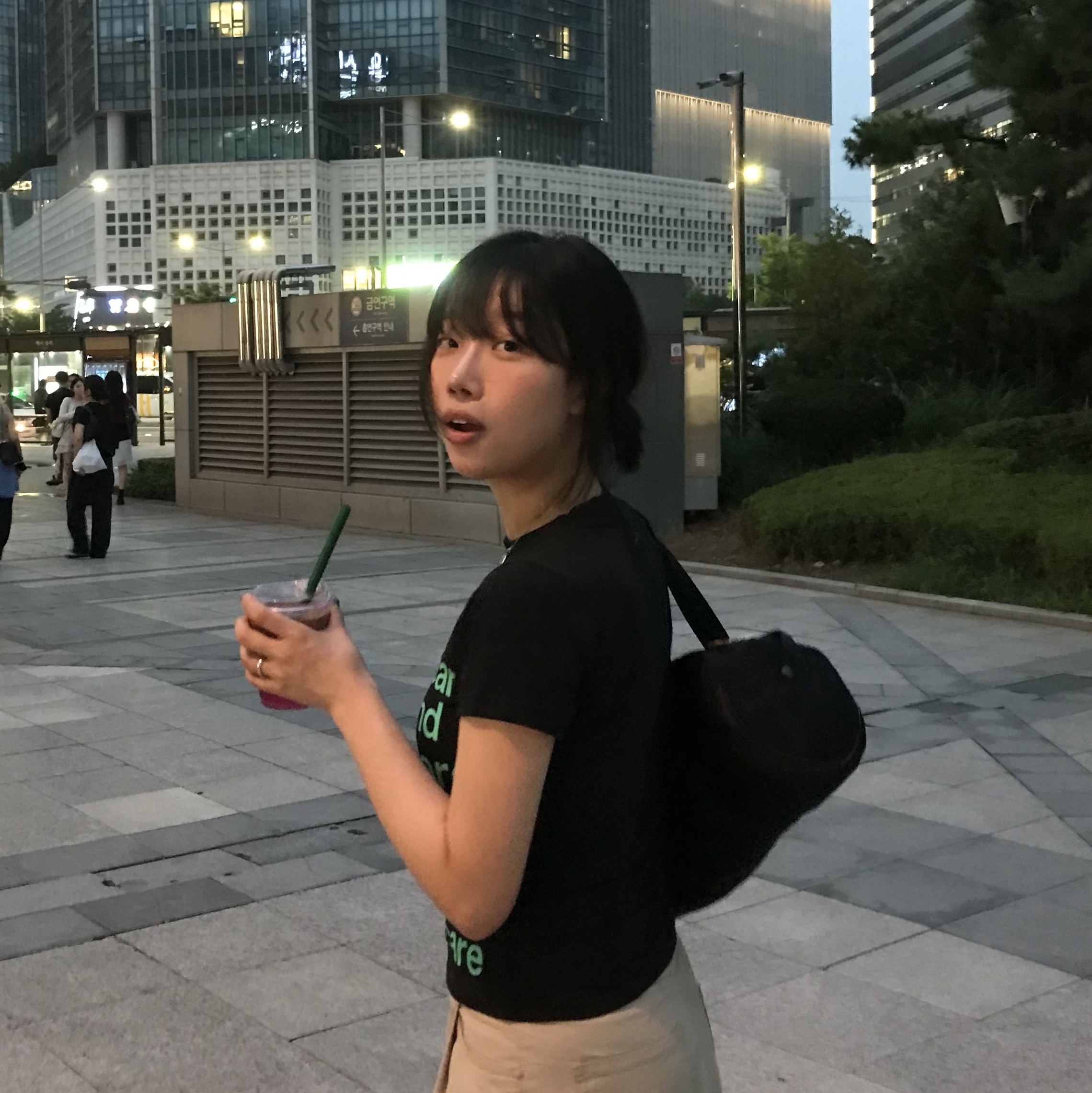 Porter Tanker Duffle Bag L Black 착용 스타일 - 1