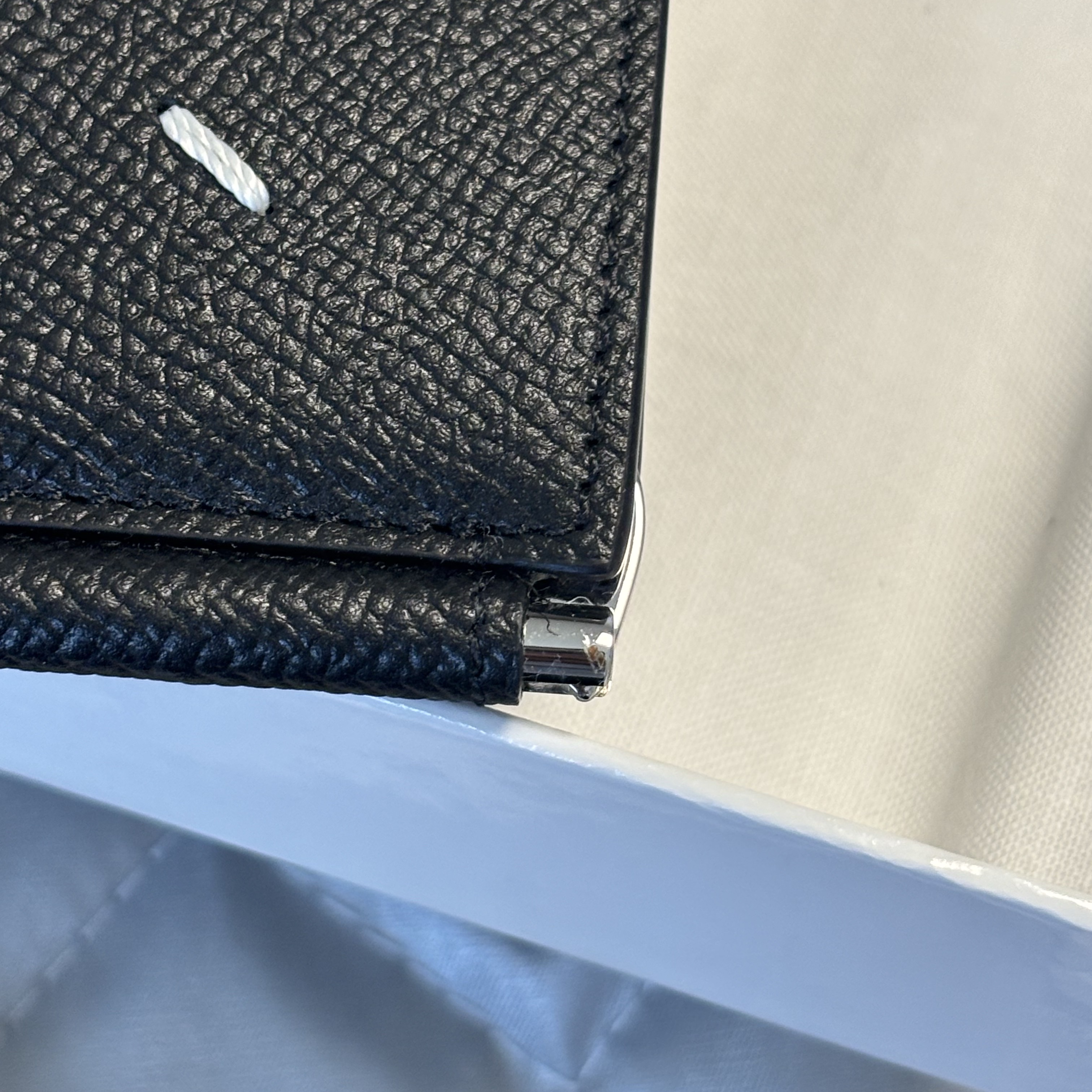 Maison Margiela Money Clip Bovine Leather Wallet Black 착용 스타일 - 1