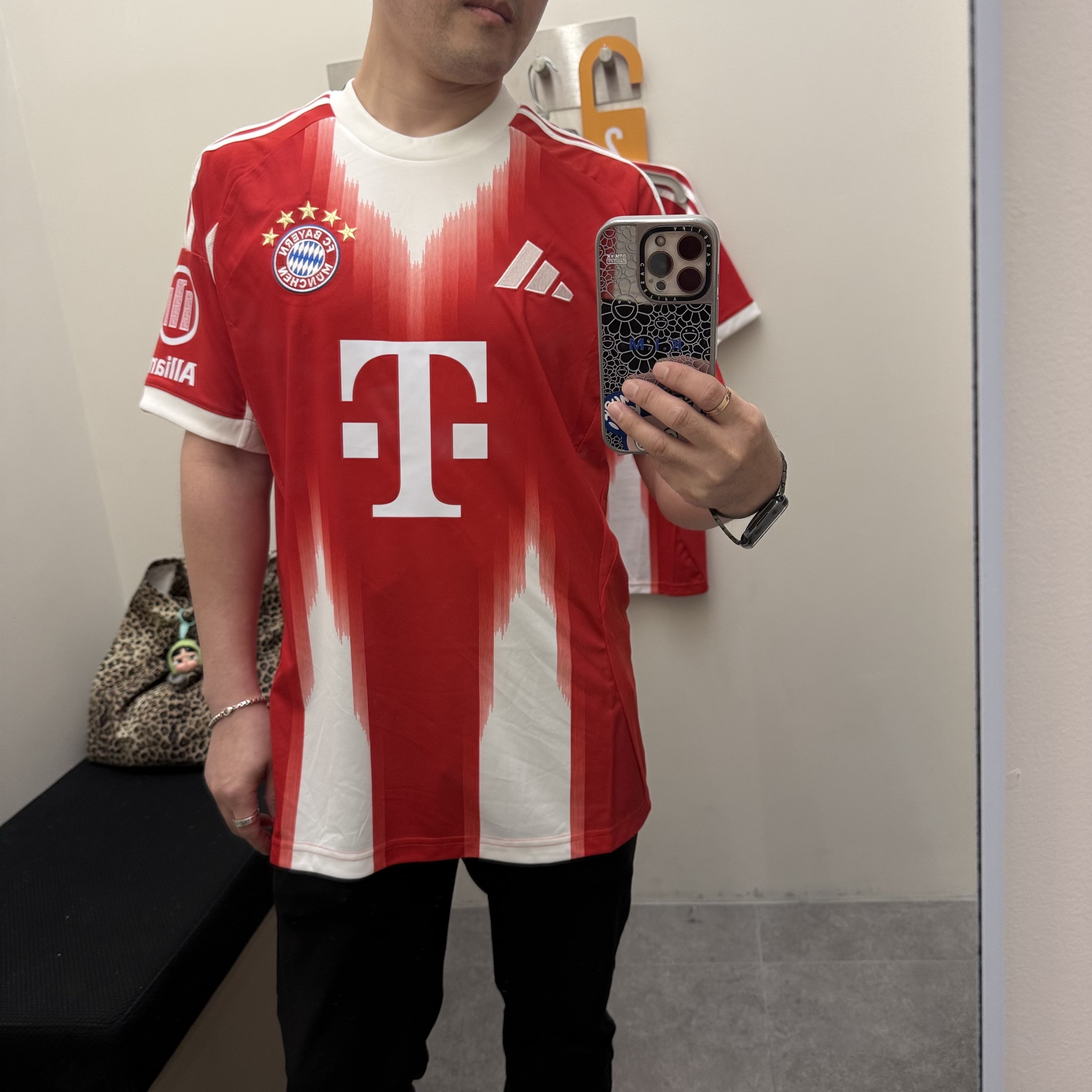 Adidas FC Bayern Munchen 2025/26 Home Jersey Red - KR Sizing (Non Marking Ver.) 착용 스타일 - 1
