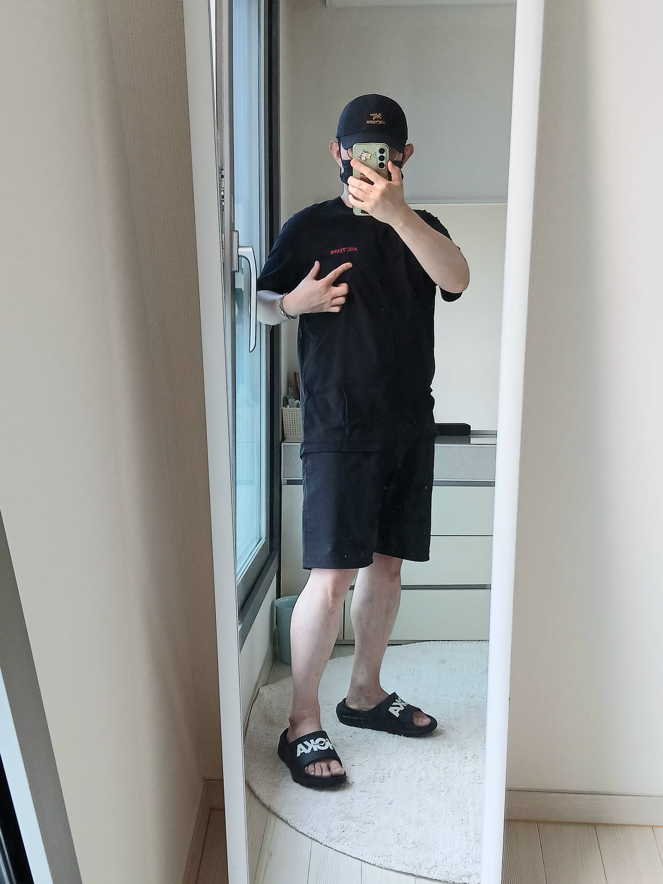 Arc'teryx Bird Word Cap 24K Black, Arc'teryx Kragg SL Cotton Blurred Bird SS T-Shirt Black Dynasty 착용 스타일 - 9