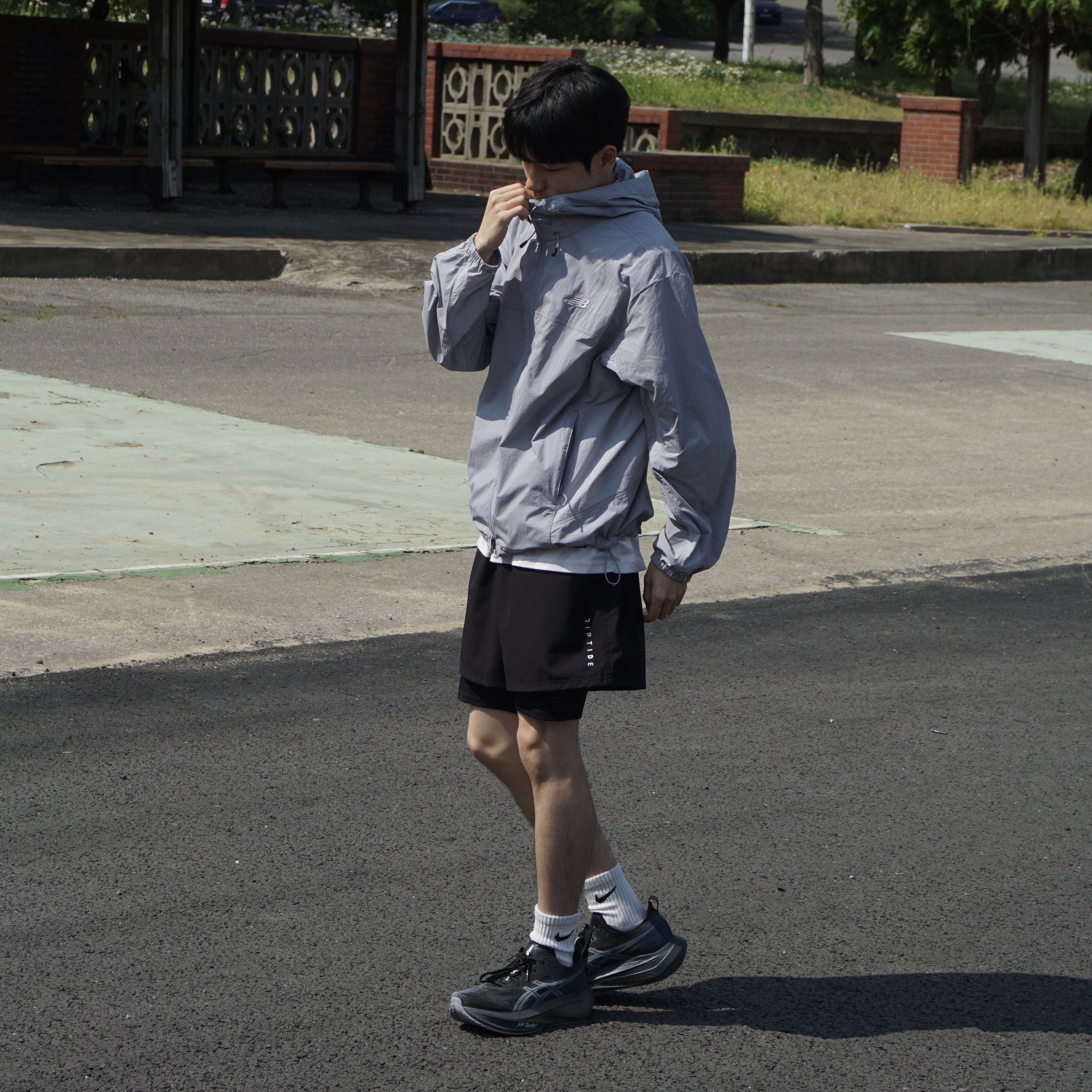 Asics Megablast Black White 착용 스타일 - 2