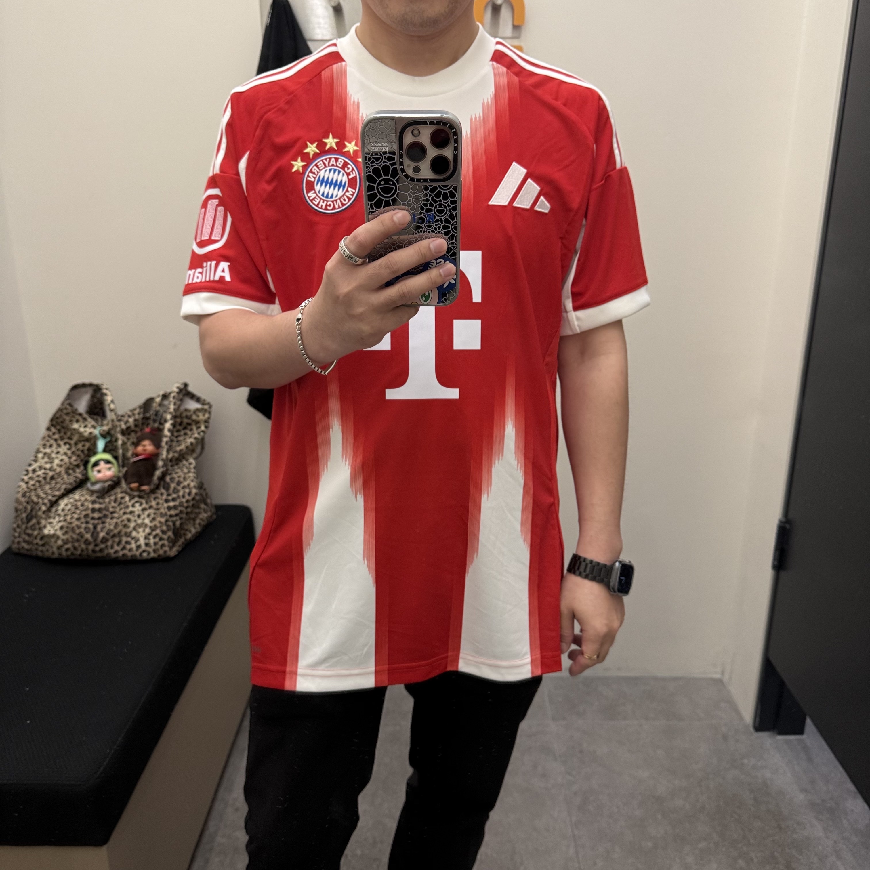 Adidas FC Bayern Munchen 2025/26 Home Jersey Red - KR Sizing (Non Marking Ver.) 착용 스타일 - 3