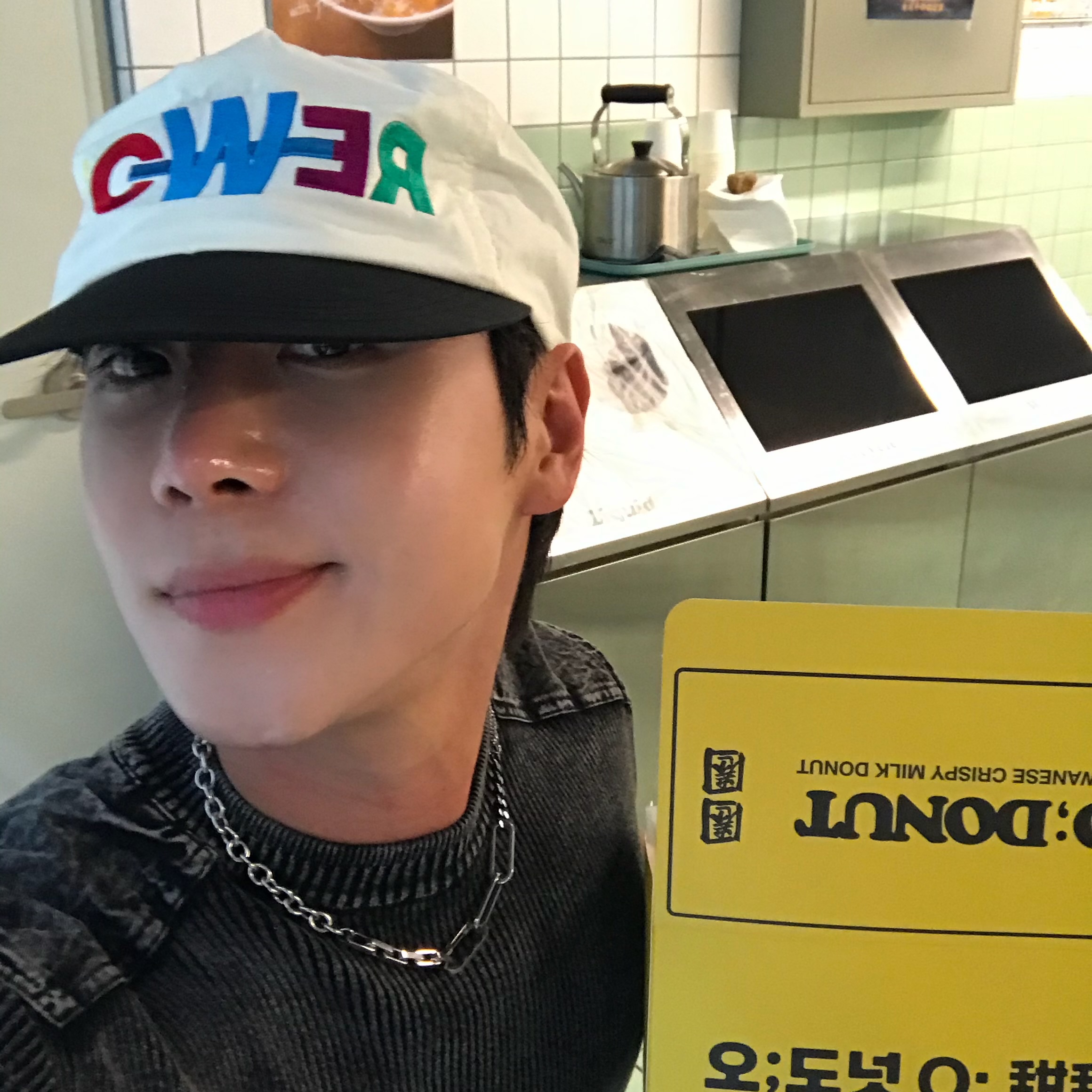 G-DRAGON Power Ball Cap White, Puma Mostro Mesh Puma White Beige 착용 스타일 - 3
