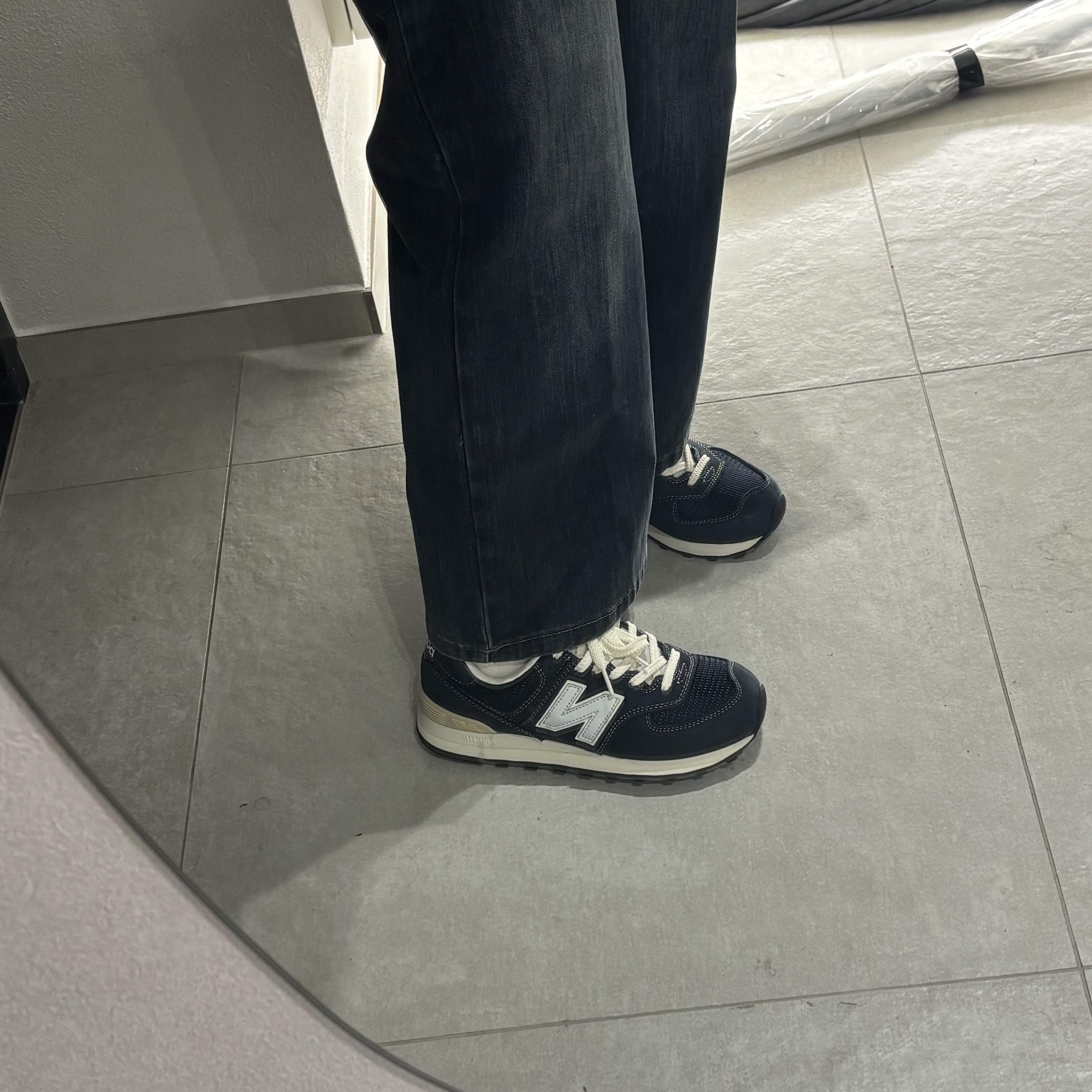 New Balance x Pottery 574 Premium Hard Navy 착용 스타일