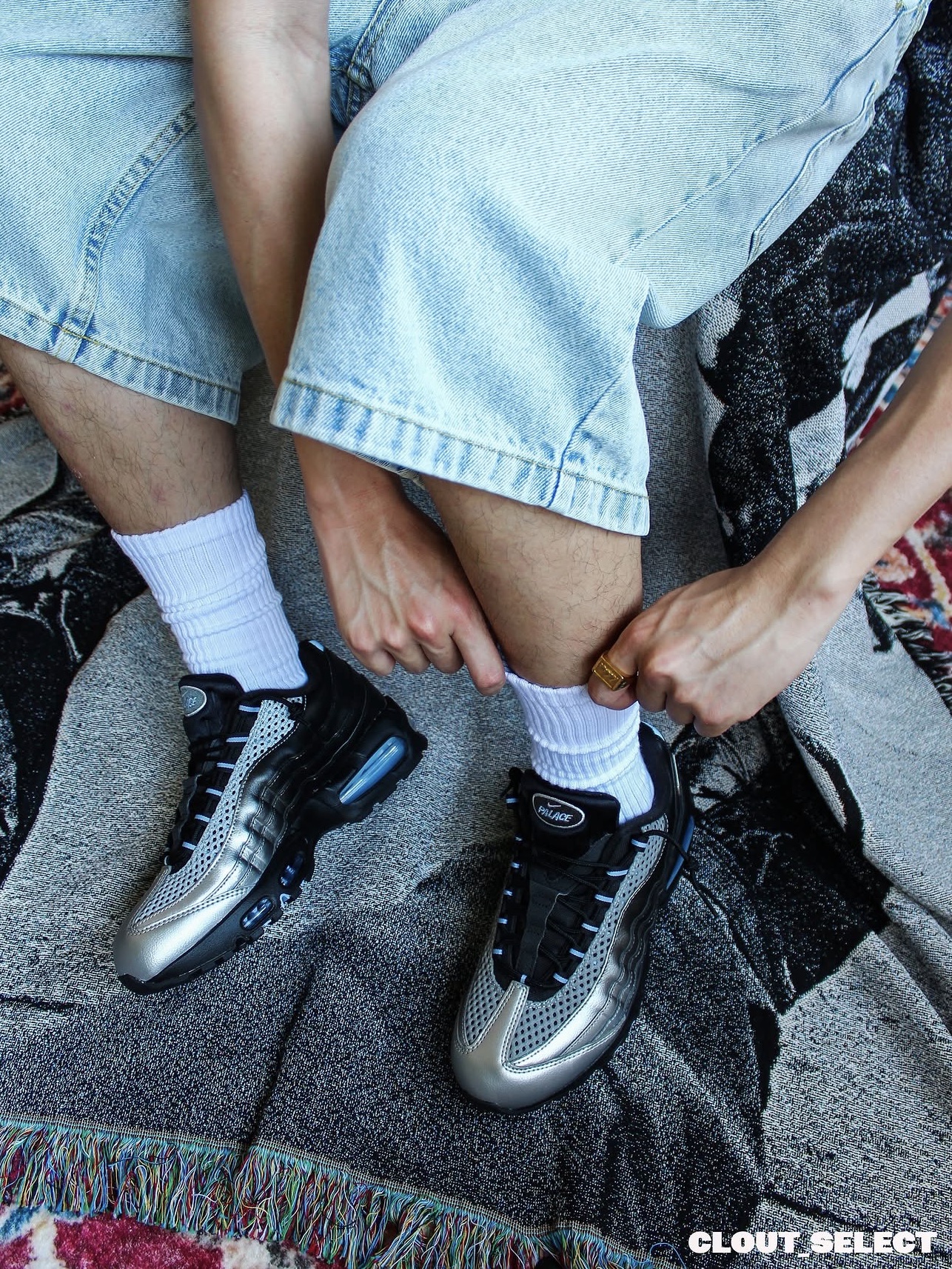Nike x Palace Air Max 95 Metallic Silver Aluminum 착용 스타일 - 1