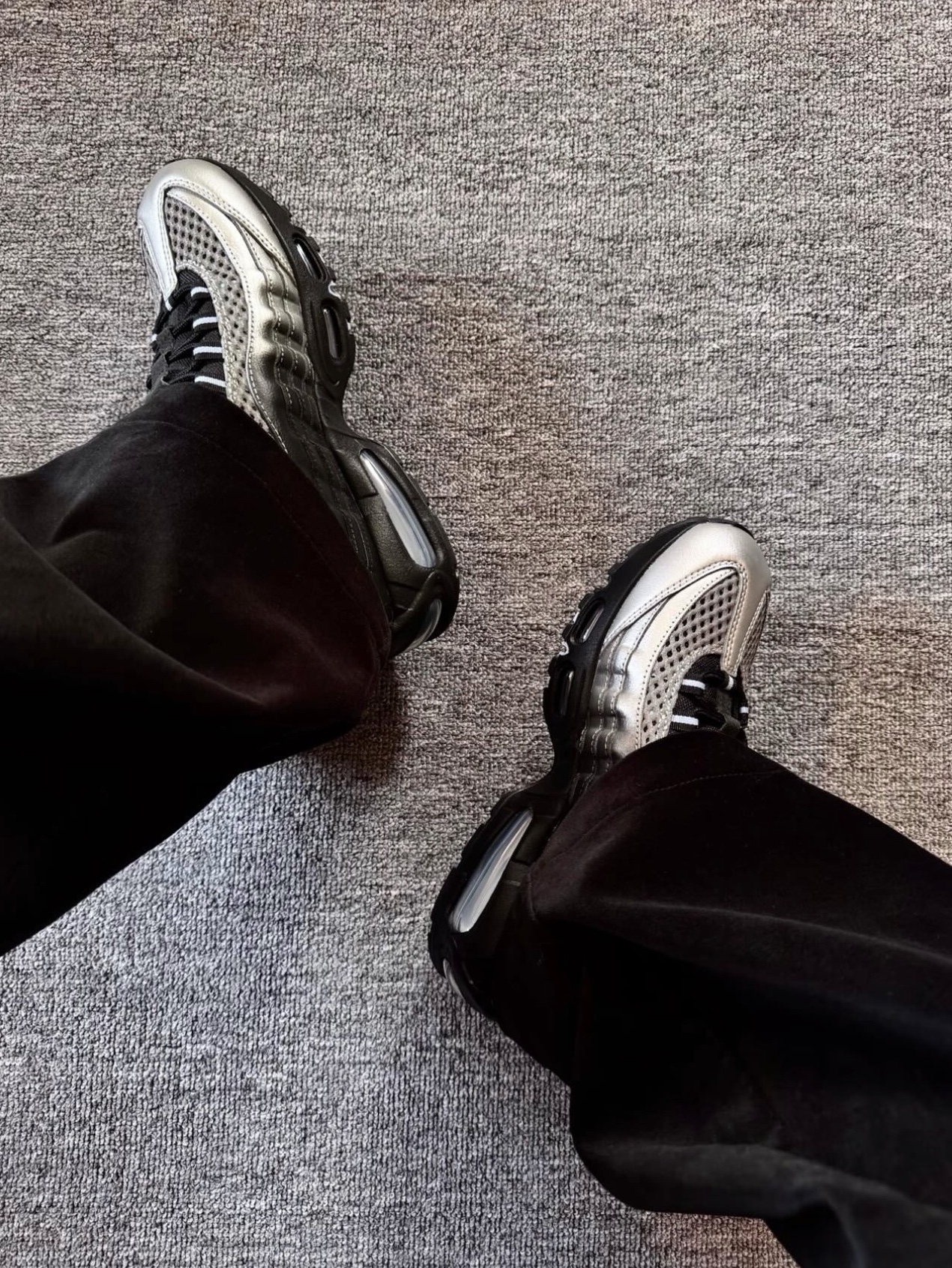 Nike x Palace Air Max 95 Metallic Silver Aluminum 착용 스타일 - 5