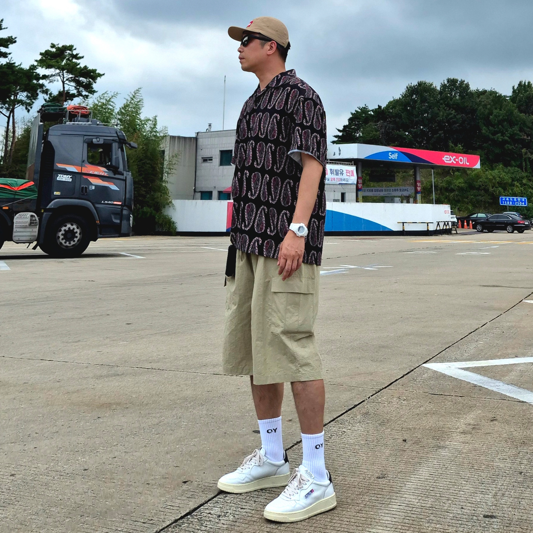 Autry Medalist Low Leather Sneakers White Black, Porter Drawing Coin Key Case Black 착용 스타일 - 2