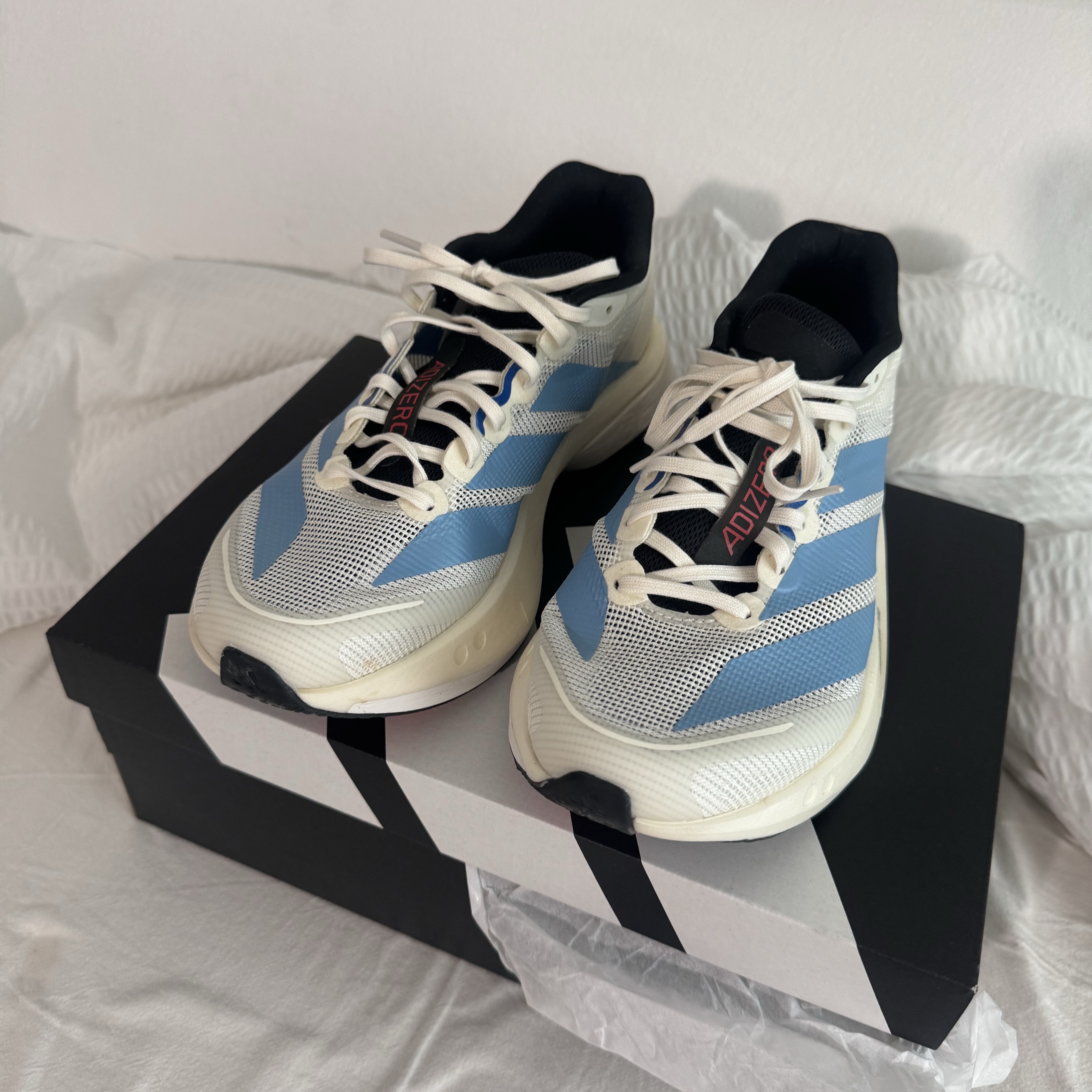 Adidas Adizero Boston 13 Off White Light Blue 착용 스타일 - 2