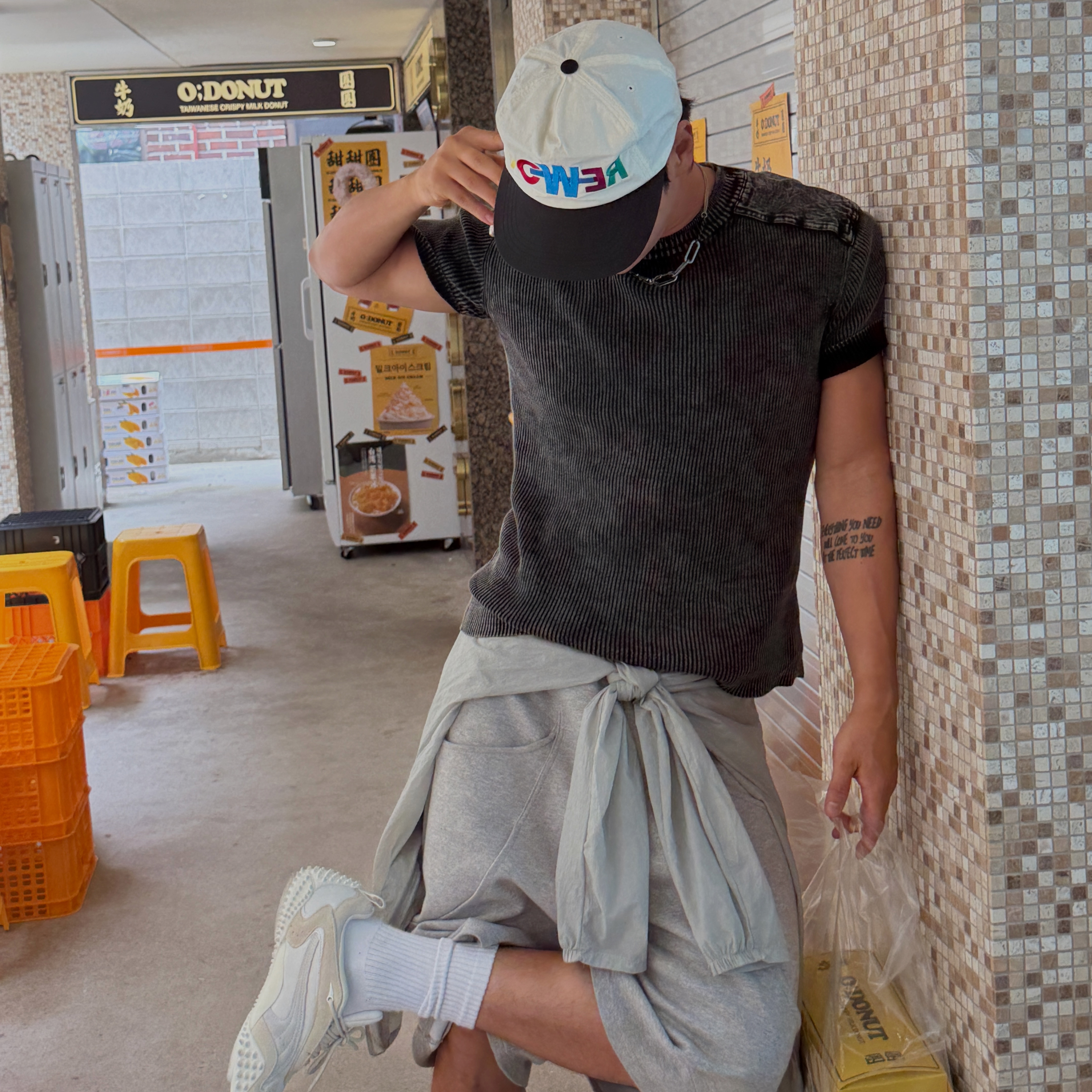 G-DRAGON Power Ball Cap White, Puma Mostro Mesh Puma White Beige 착용 스타일 - 2