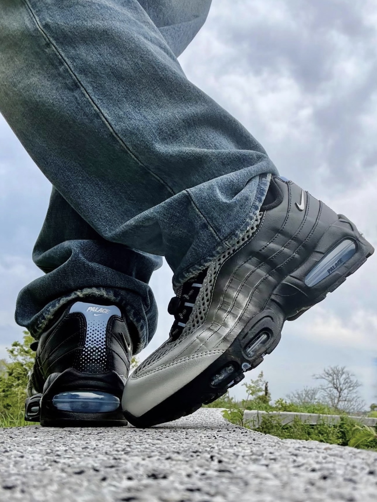 Nike x Palace Air Max 95 Metallic Silver Aluminum 착용 스타일 - 3