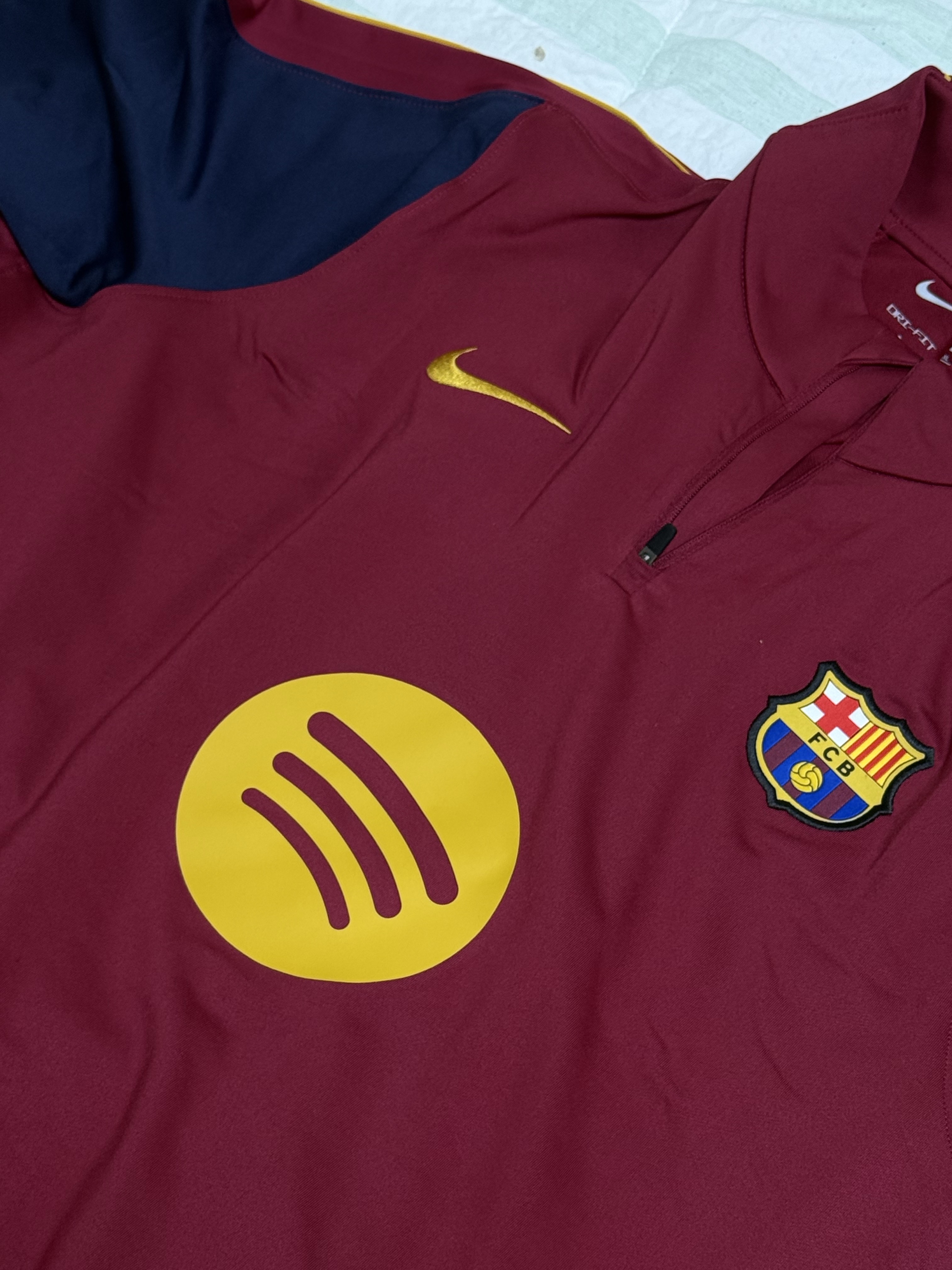 Nike FC Barcelona Dri-Fit Strike Drill Top Noble Red Mineral Yellow (II3253-621) (Non Marking Ver.) 착용 스타일 - 3