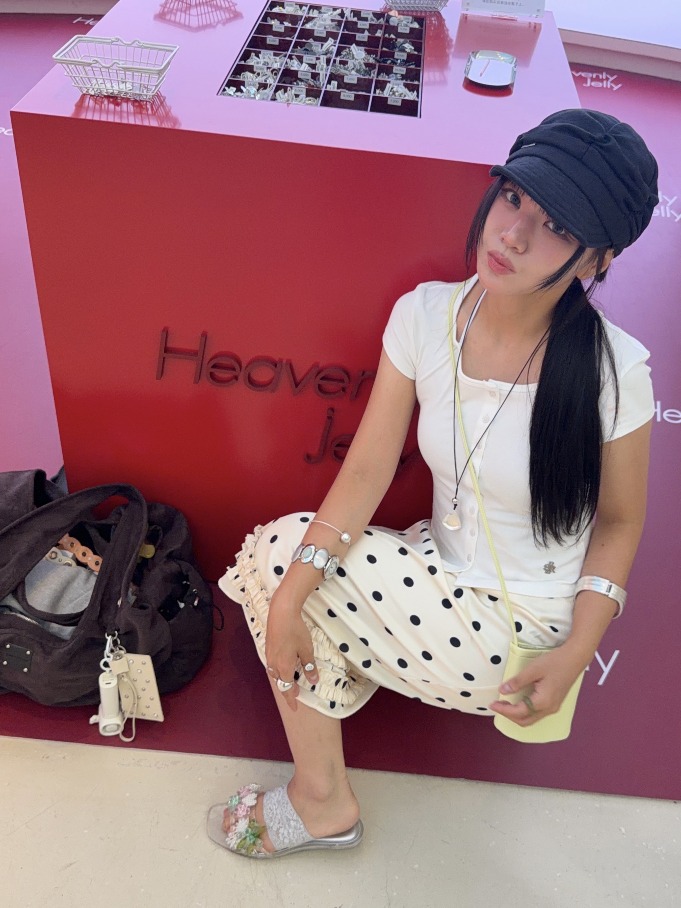 (W) Miseki Seoul Pleats Shirring Cap Black 착용 스타일 - 5