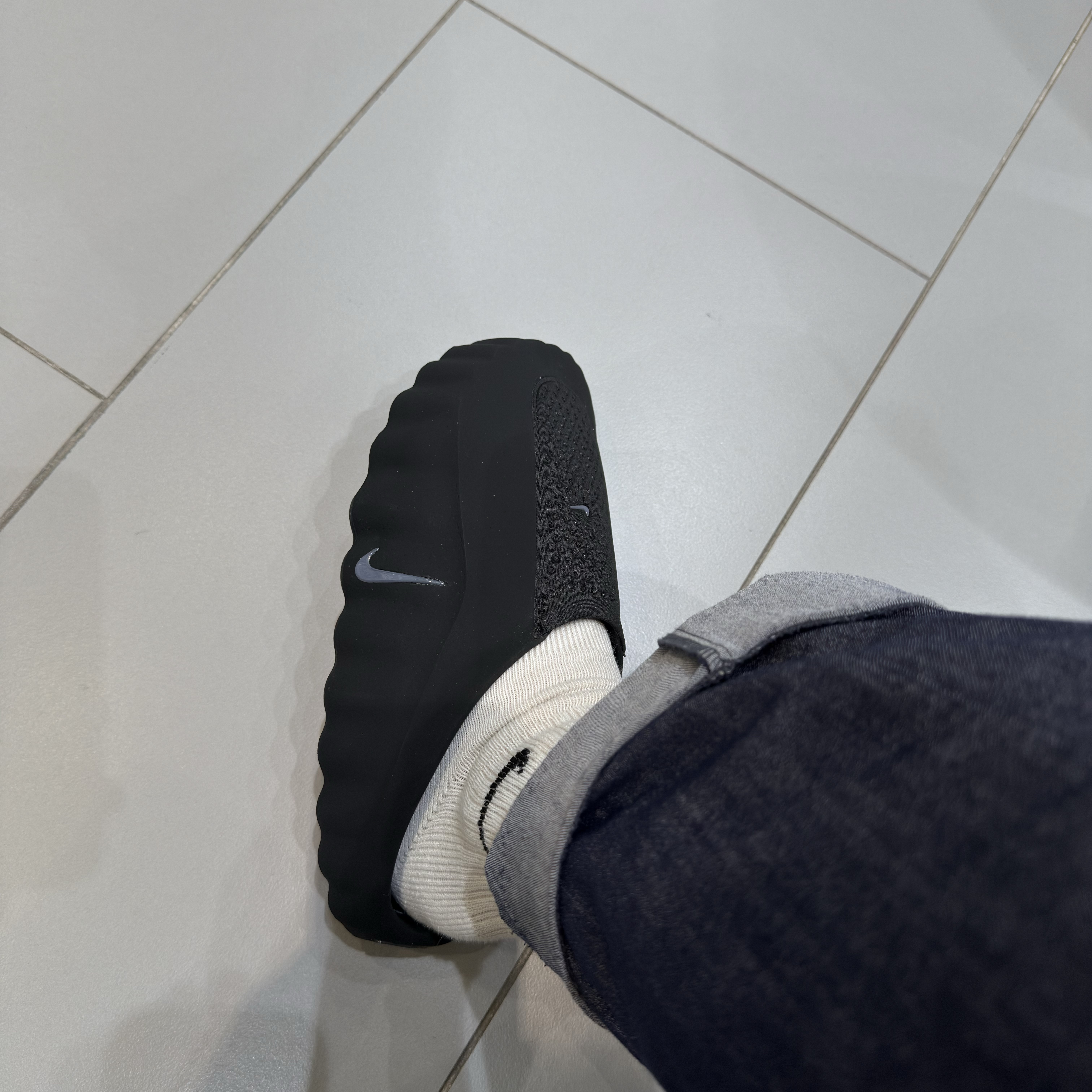Nike Mind 001 Black Chrome 착용 스타일 - 2