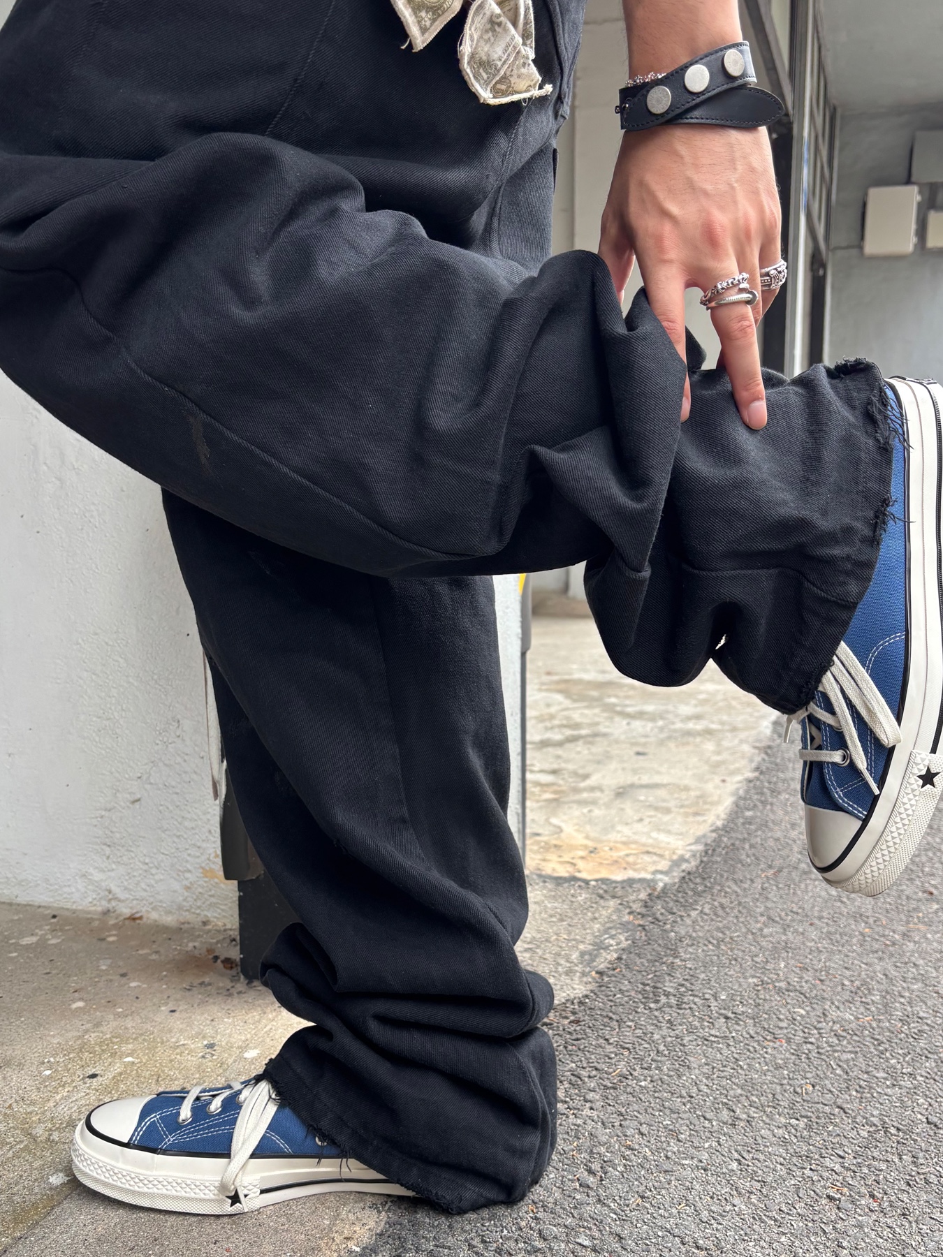 Converse Chuck 70 Ox Vintage Canvas Rush Blue, Hommless $13 Bill Pocket Pants Black 착용 스타일 - 5