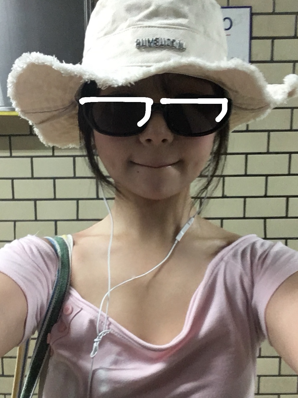 Jacquemus Le Bob Artichaut Bucket Hat Off White 착용 스타일