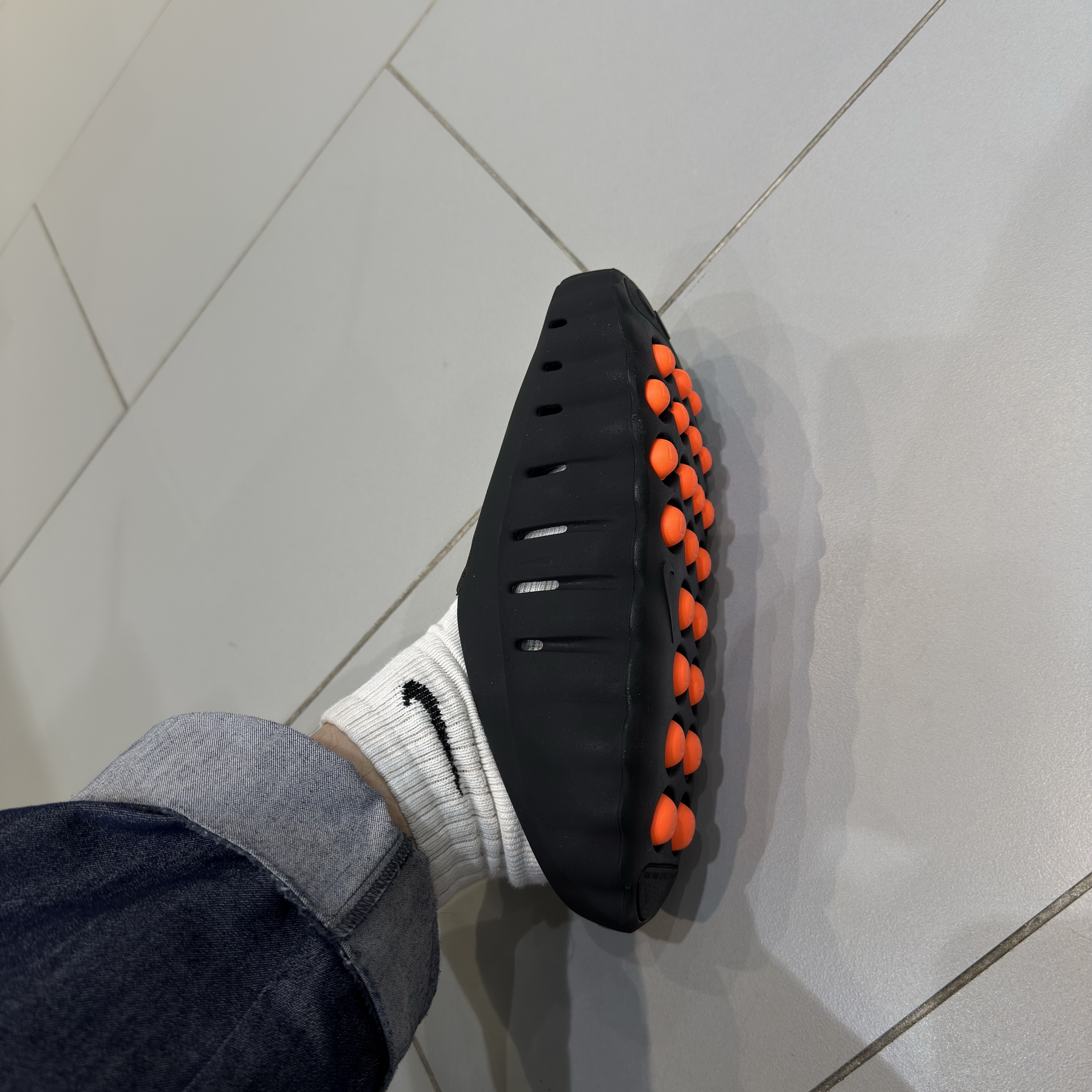 Nike Mind 001 Black Chrome 착용 스타일 - 4
