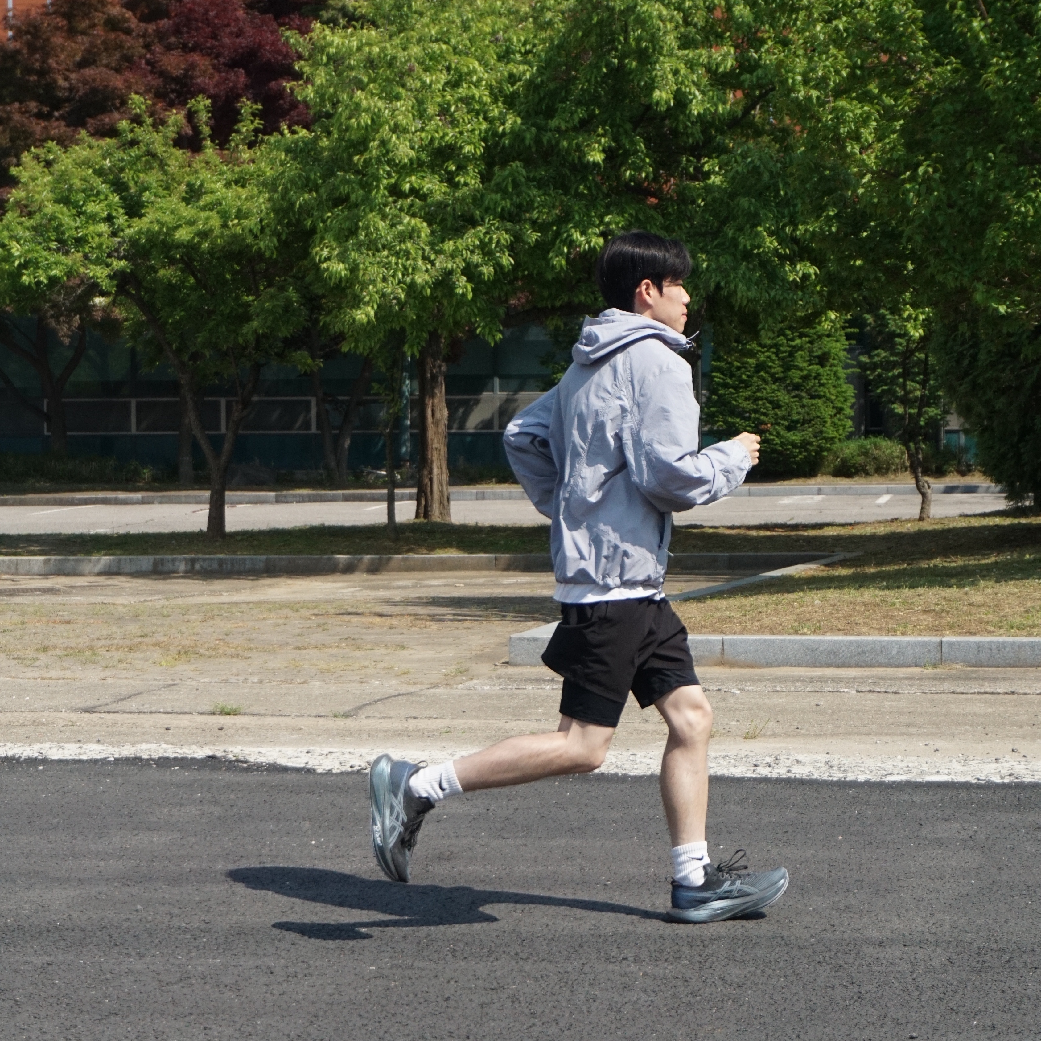 Asics Megablast Black White 착용 스타일 - 4