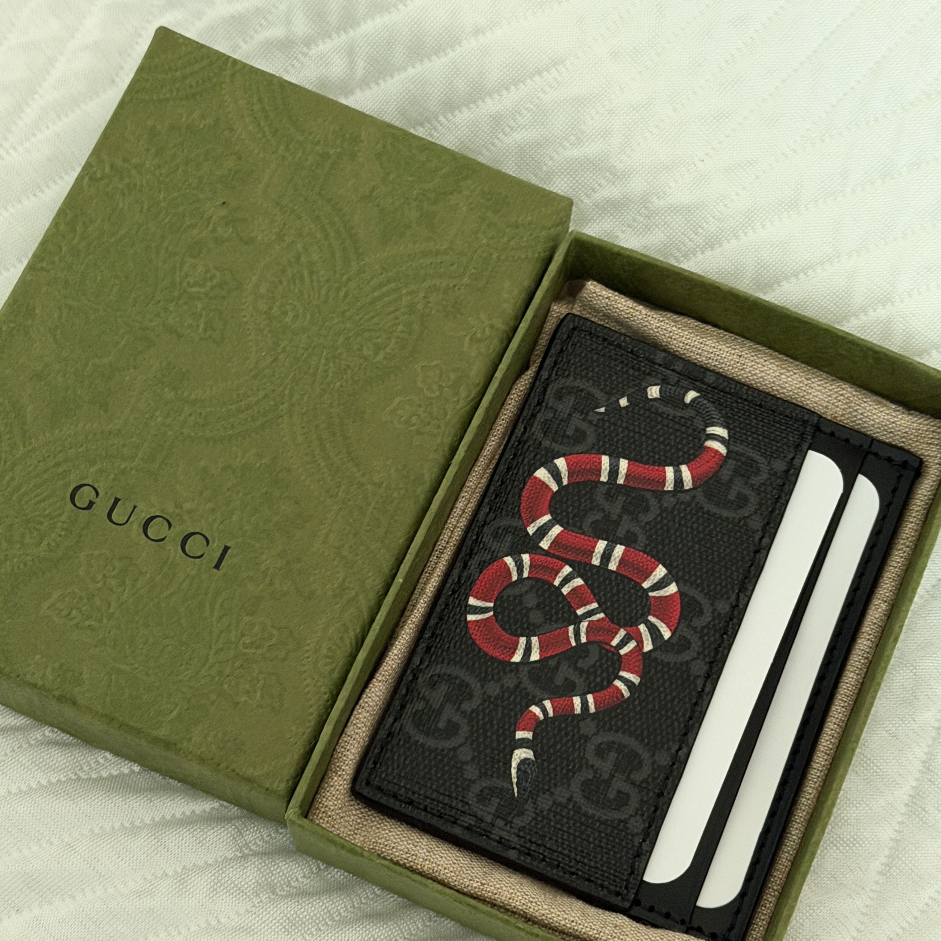 Gucci Bestiary Kingsnake Print Card Case Black 착용 스타일
